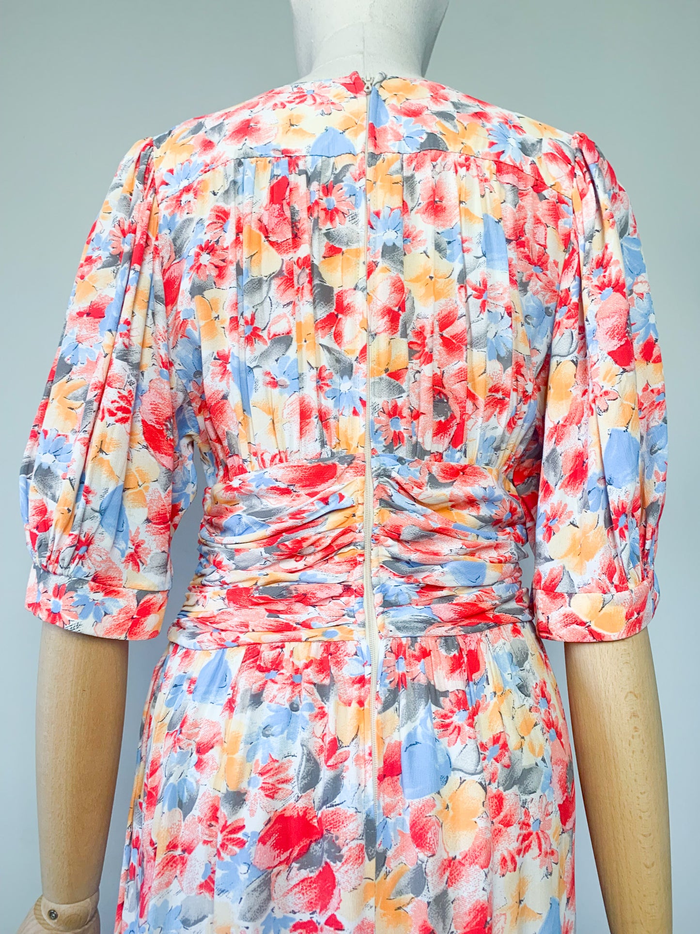 Robe midi fluide à plis imprimés fleurs vintage