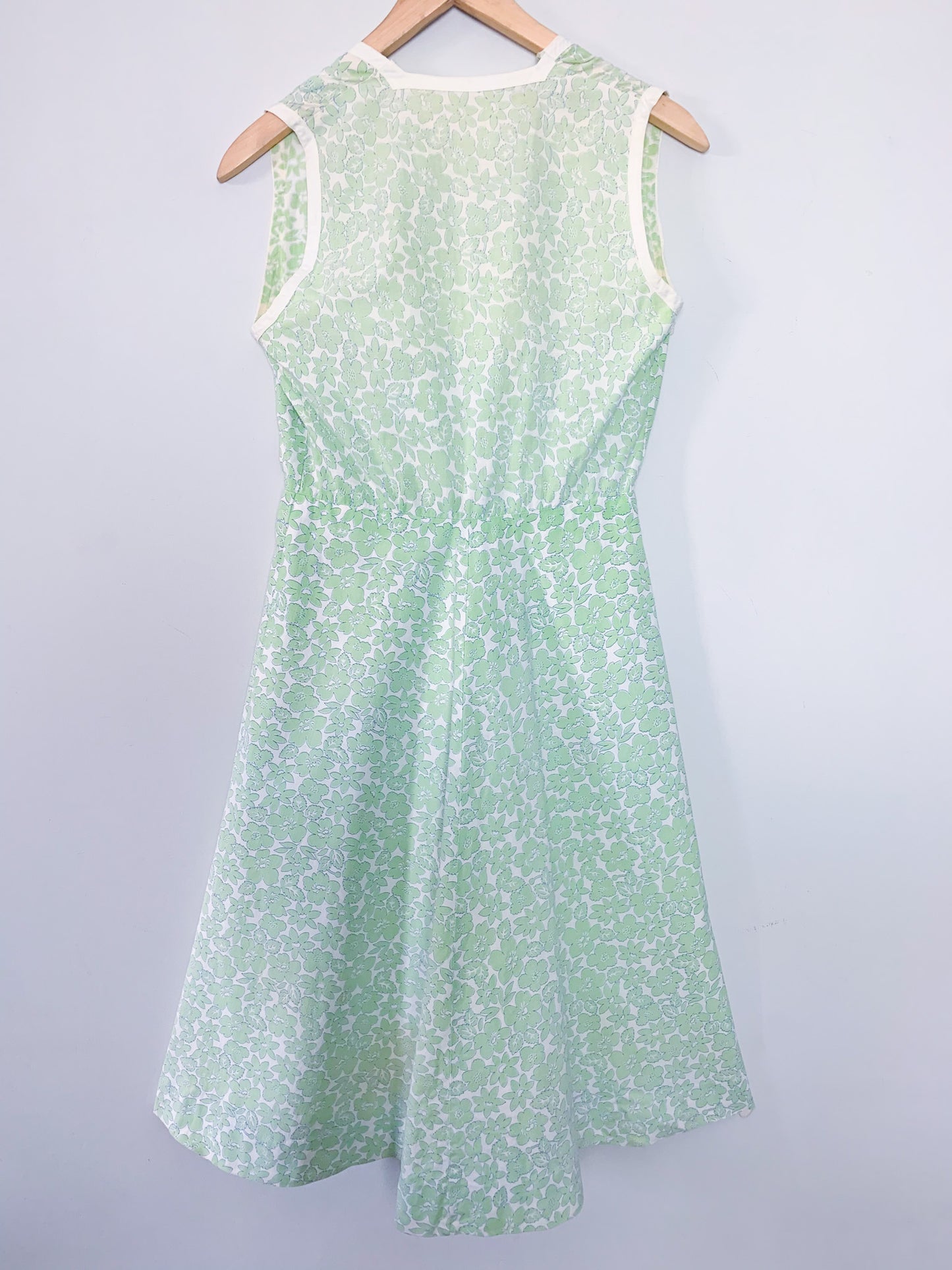 Robe sans manche col carré imprimés fleurs vintage