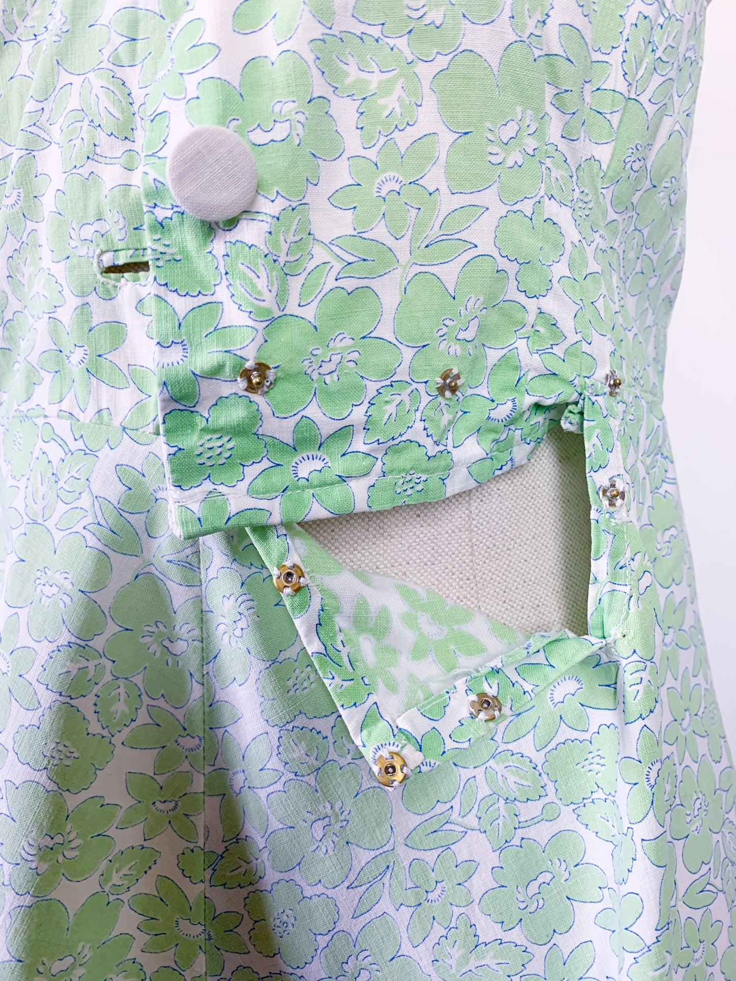 Robe sans manche col carré imprimés fleurs vintage