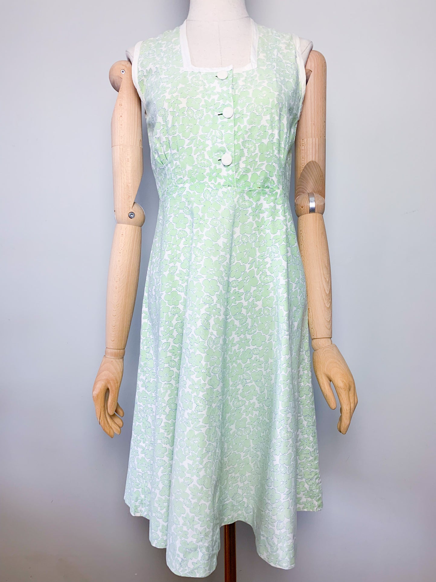 Robe sans manche col carré imprimés fleurs vintage