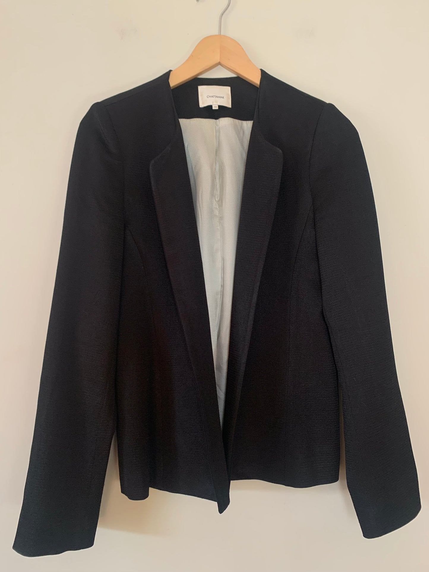 Ensemble tailleur veste et pantalon noir satiné Chattawak