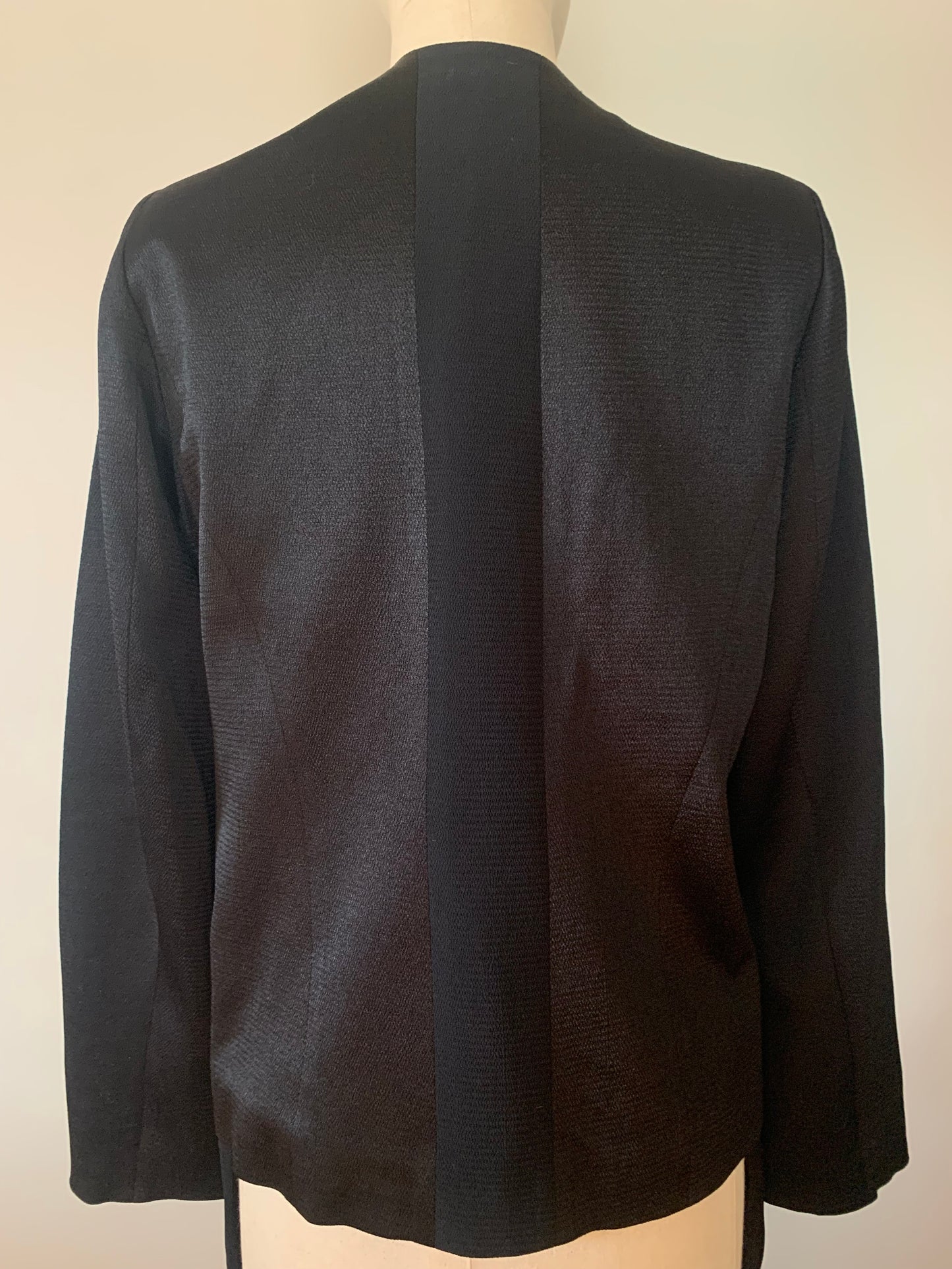 Ensemble tailleur veste et pantalon noir satiné Chattawak