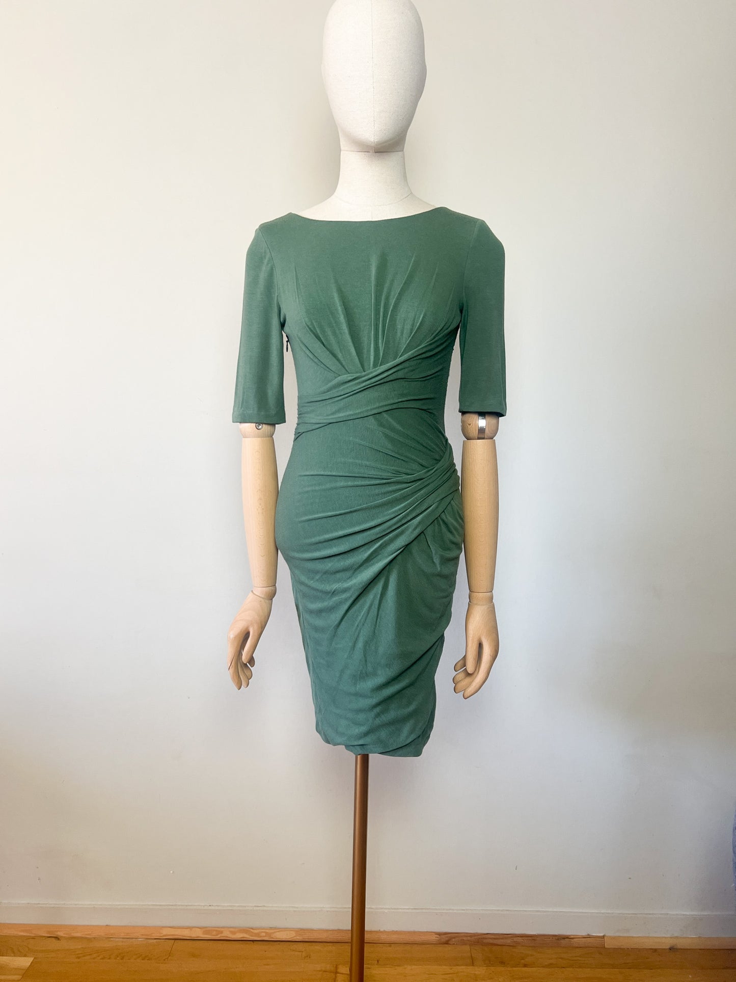 Robe CARVEN Designer - Sculpture Drapée - Tissu Épais & Doublé - Vert Élégant - T. 36 (S)