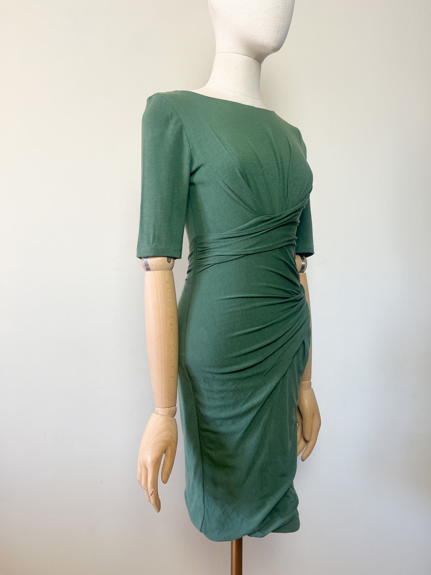 Robe CARVEN Designer - Sculpture Drapée - Tissu Épais & Doublé - Vert Élégant - T. 36 (S)