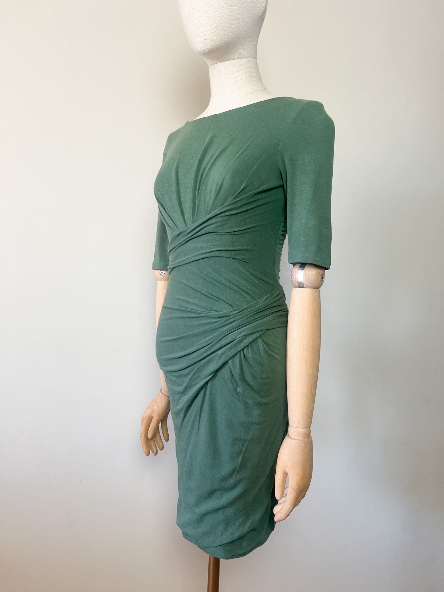 Robe CARVEN Designer - Sculpture Drapée - Tissu Épais & Doublé - Vert Élégant - T. 36 (S)