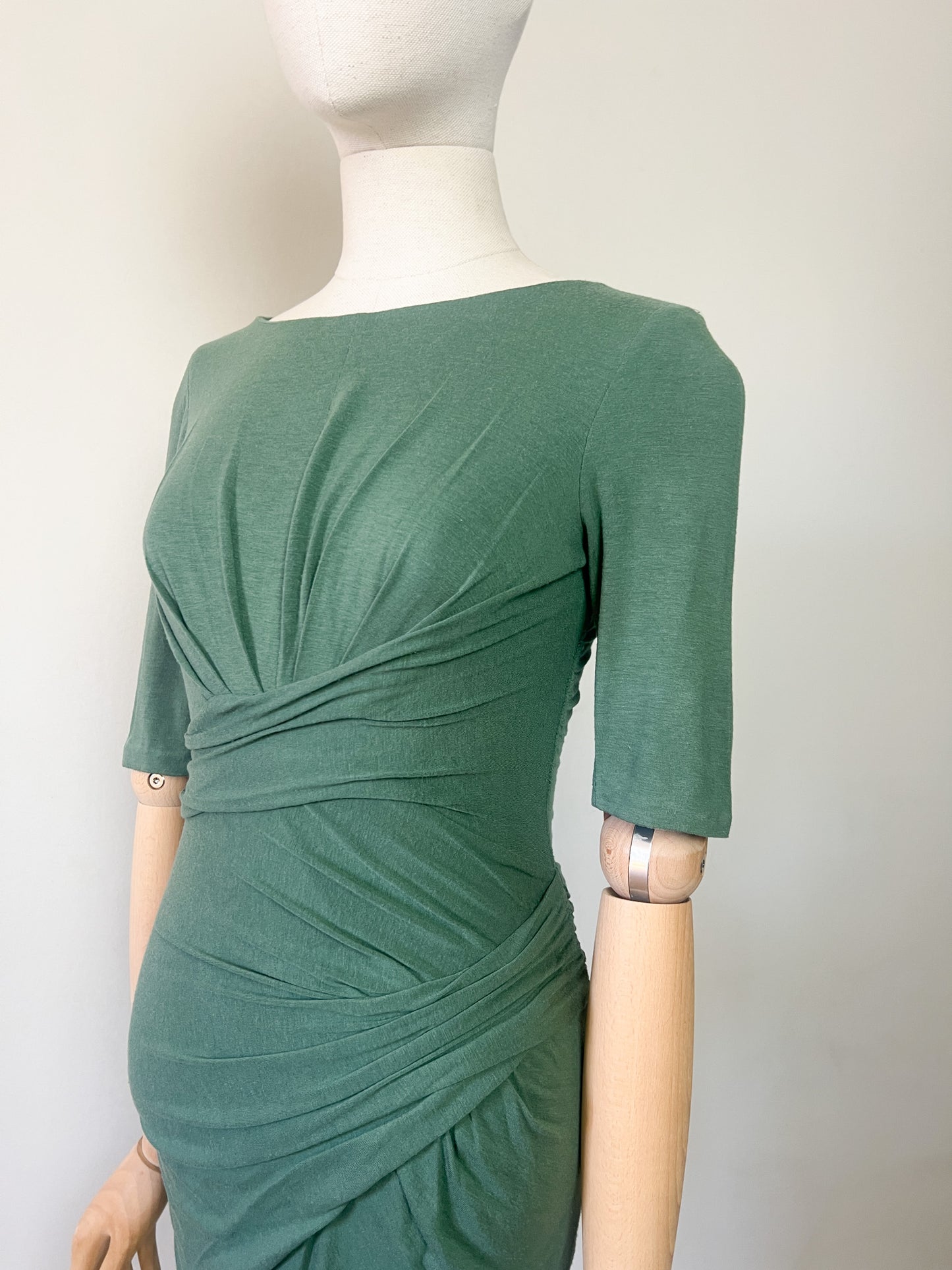 Robe CARVEN Designer - Sculpture Drapée - Tissu Épais & Doublé - Vert Élégant - T. 36 (S)