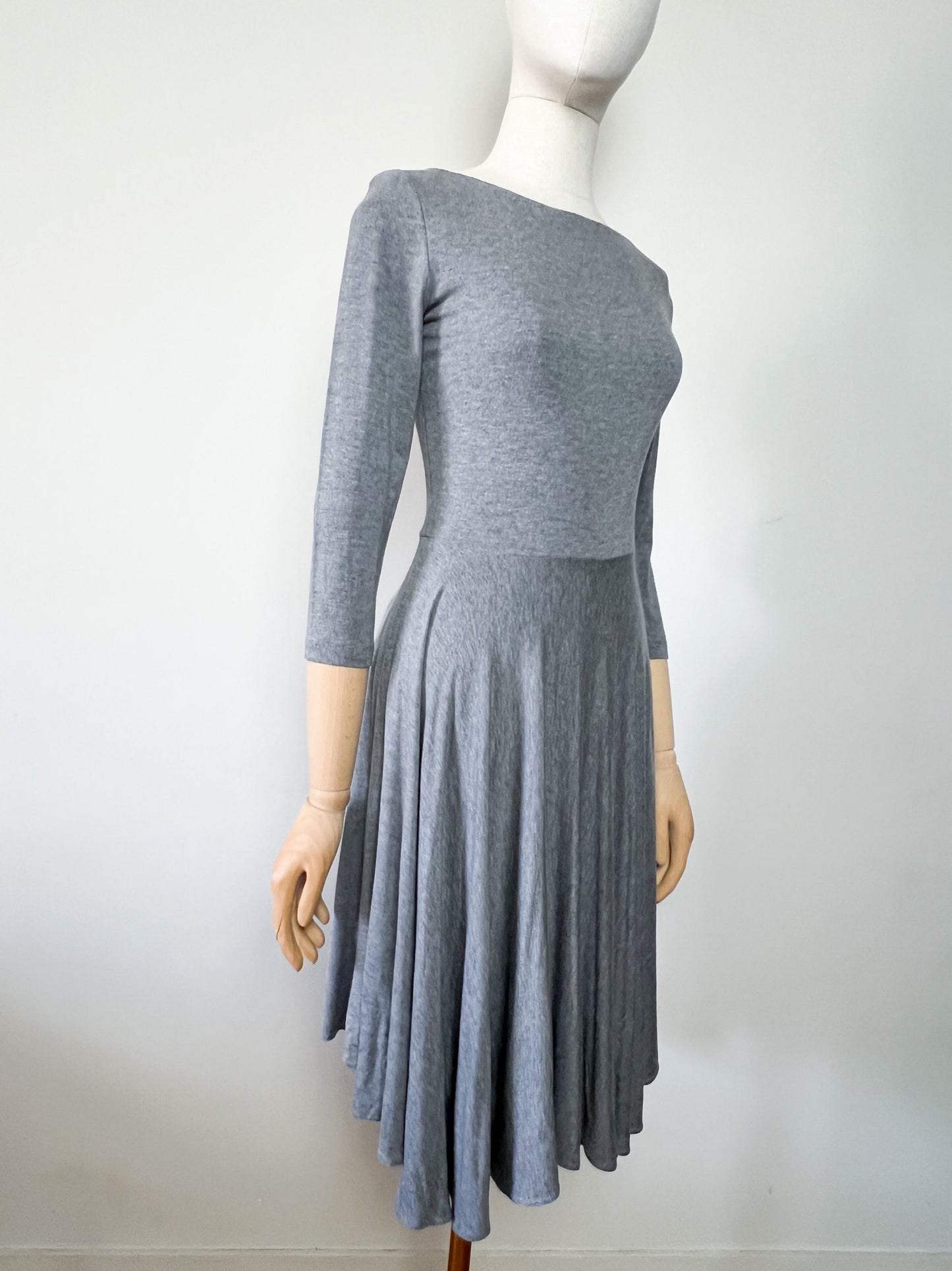 Robe Tara Jarmon Grise - Col Danseuse & Dos V - Viscose Élastiquée T. 36