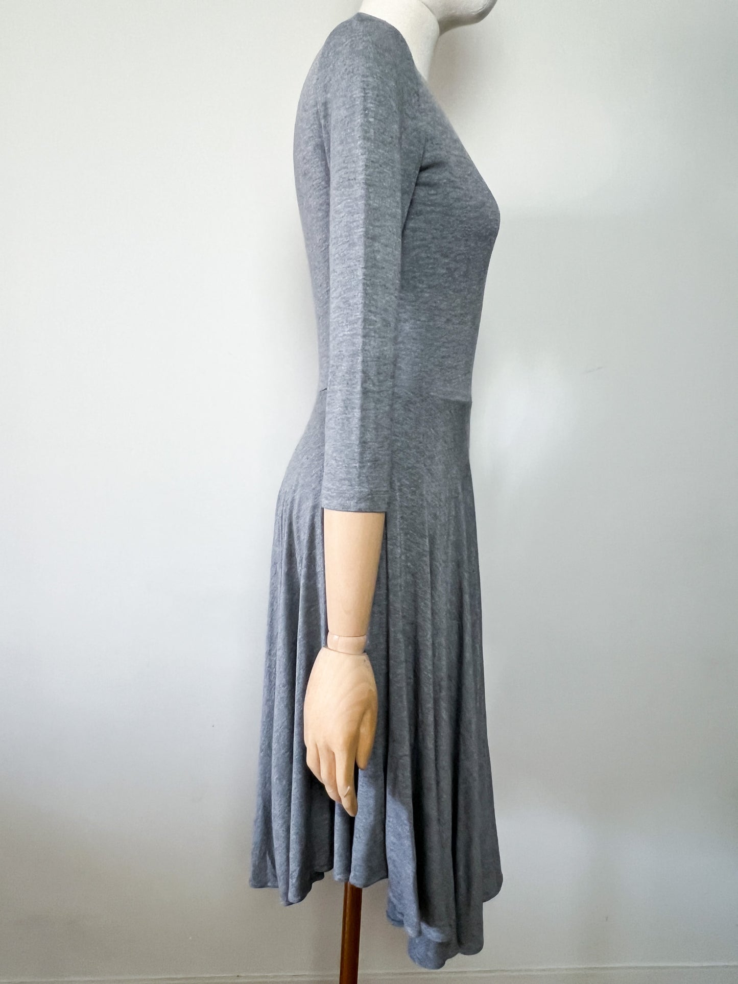 Robe Tara Jarmon Grise - Col Danseuse & Dos V - Viscose Élastiquée T. 36