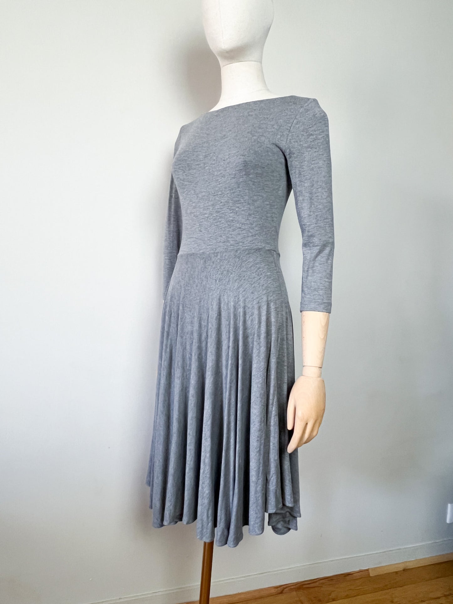 Robe Tara Jarmon Grise - Col Danseuse & Dos V - Viscose Élastiquée T. 36