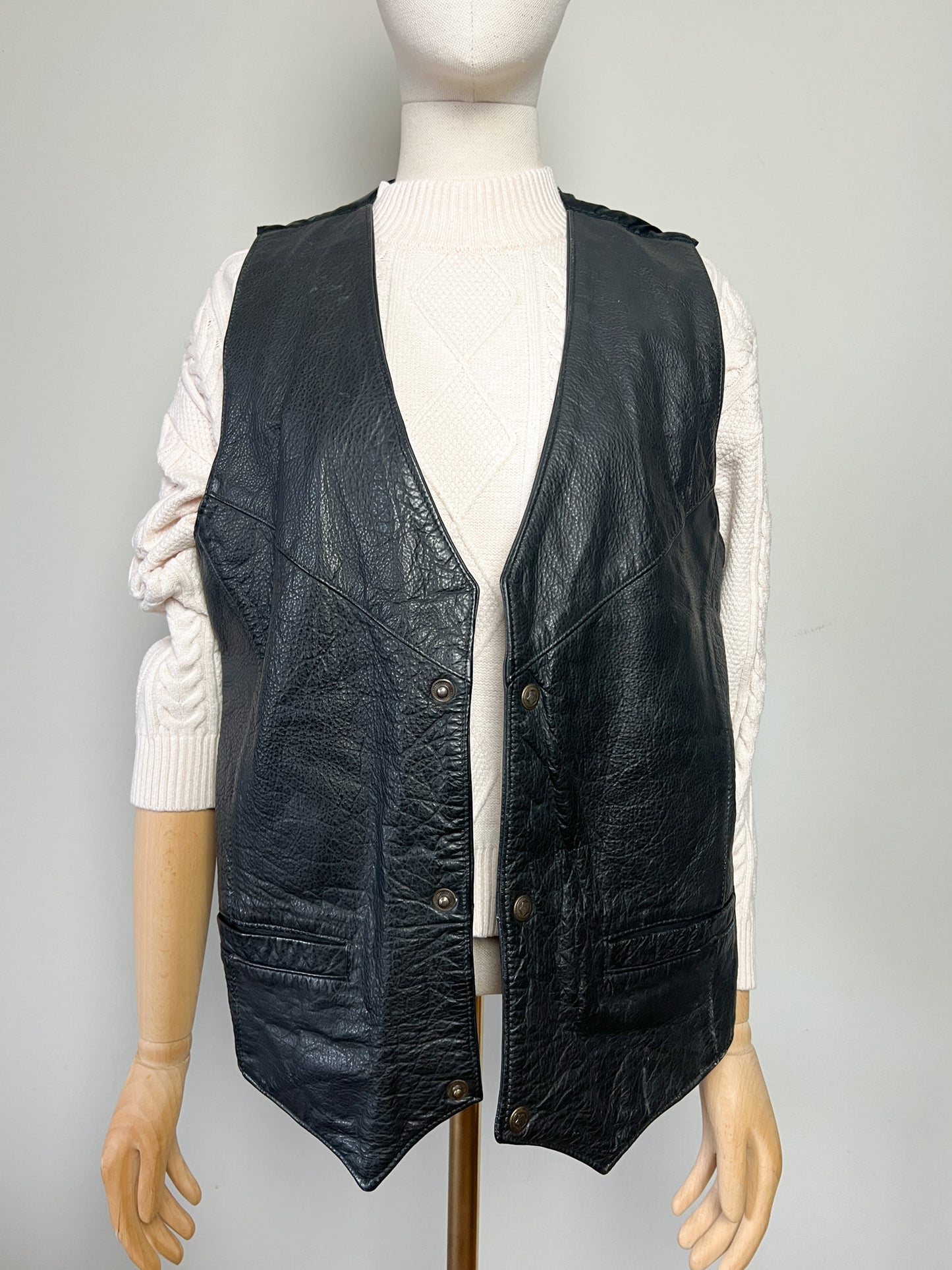 Gilet Motard Vintage 100% Cuir Noir Grainé - Fermeture Boutons Étoile