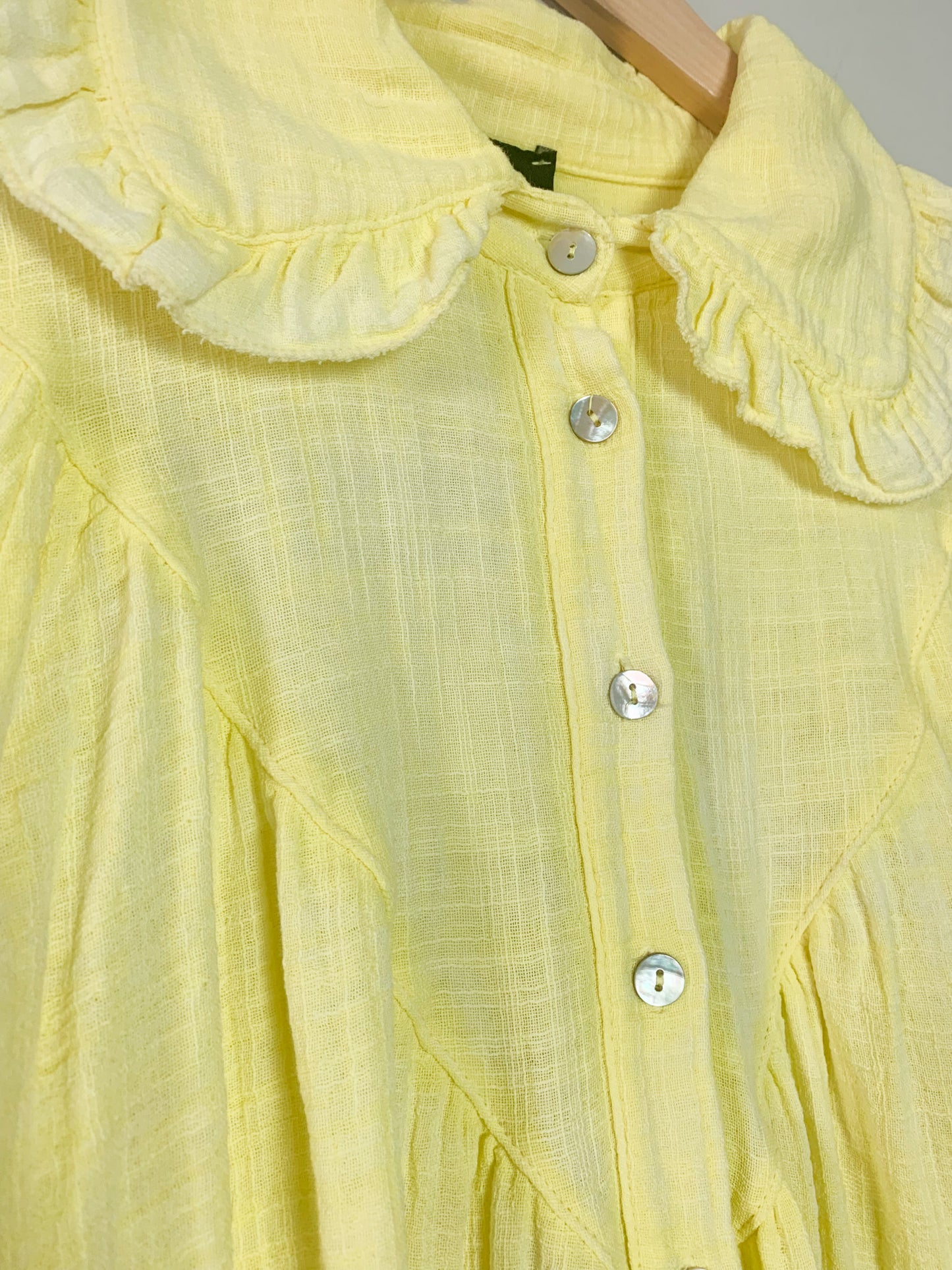 Chemise col Claudine jaune en coton #chemises #colclaudine
