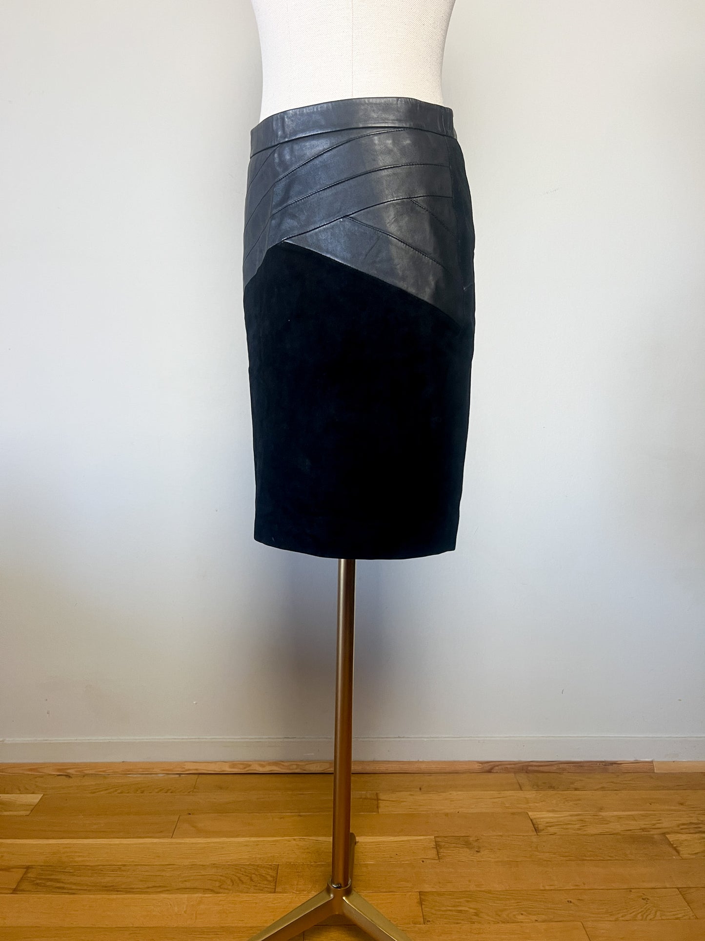 Jupe Courte ONE STEP en Cuir Noir - Empiècements Lisse & Suédé (Daim) - T. 38