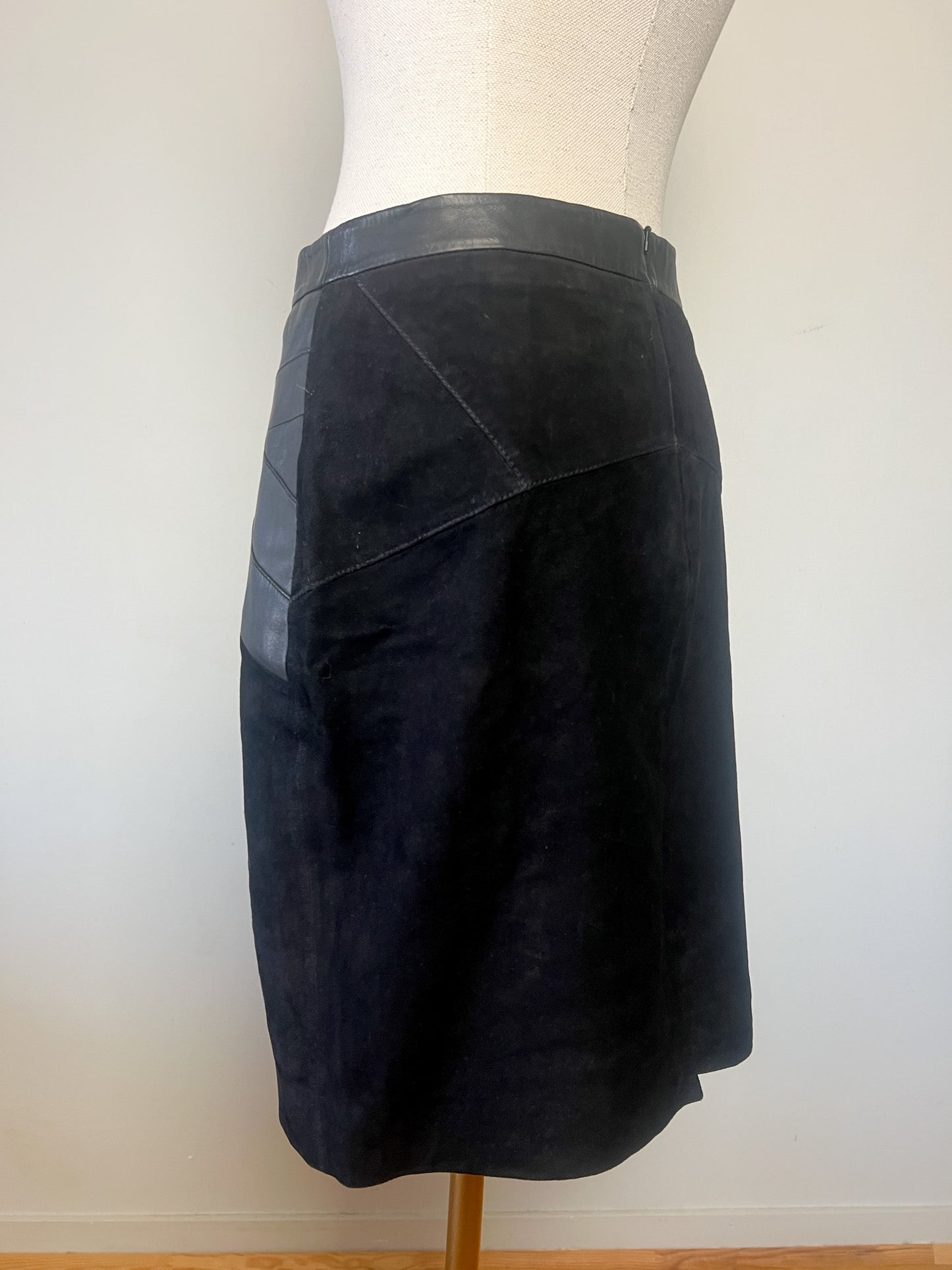 Jupe Courte ONE STEP en Cuir Noir - Empiècements Lisse & Suédé (Daim) - T. 38