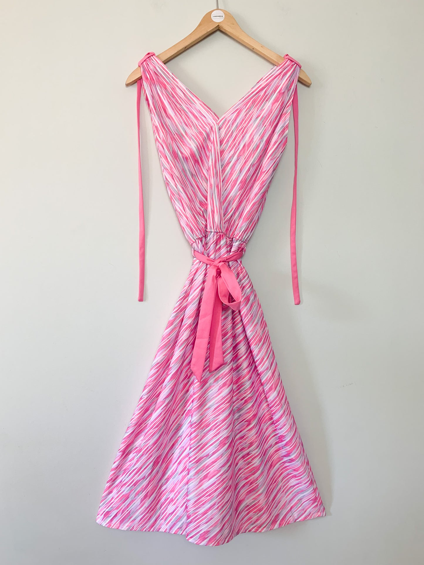 Robe midi fluide sans manche rayée rose et grise vintage