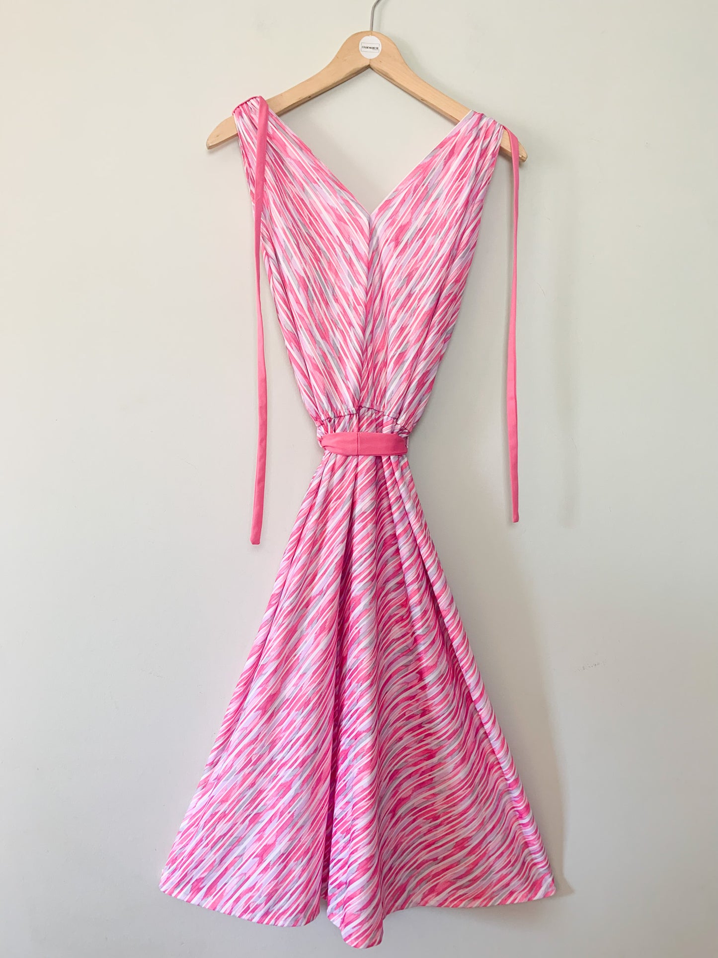 Robe midi fluide sans manche rayée rose et grise vintage
