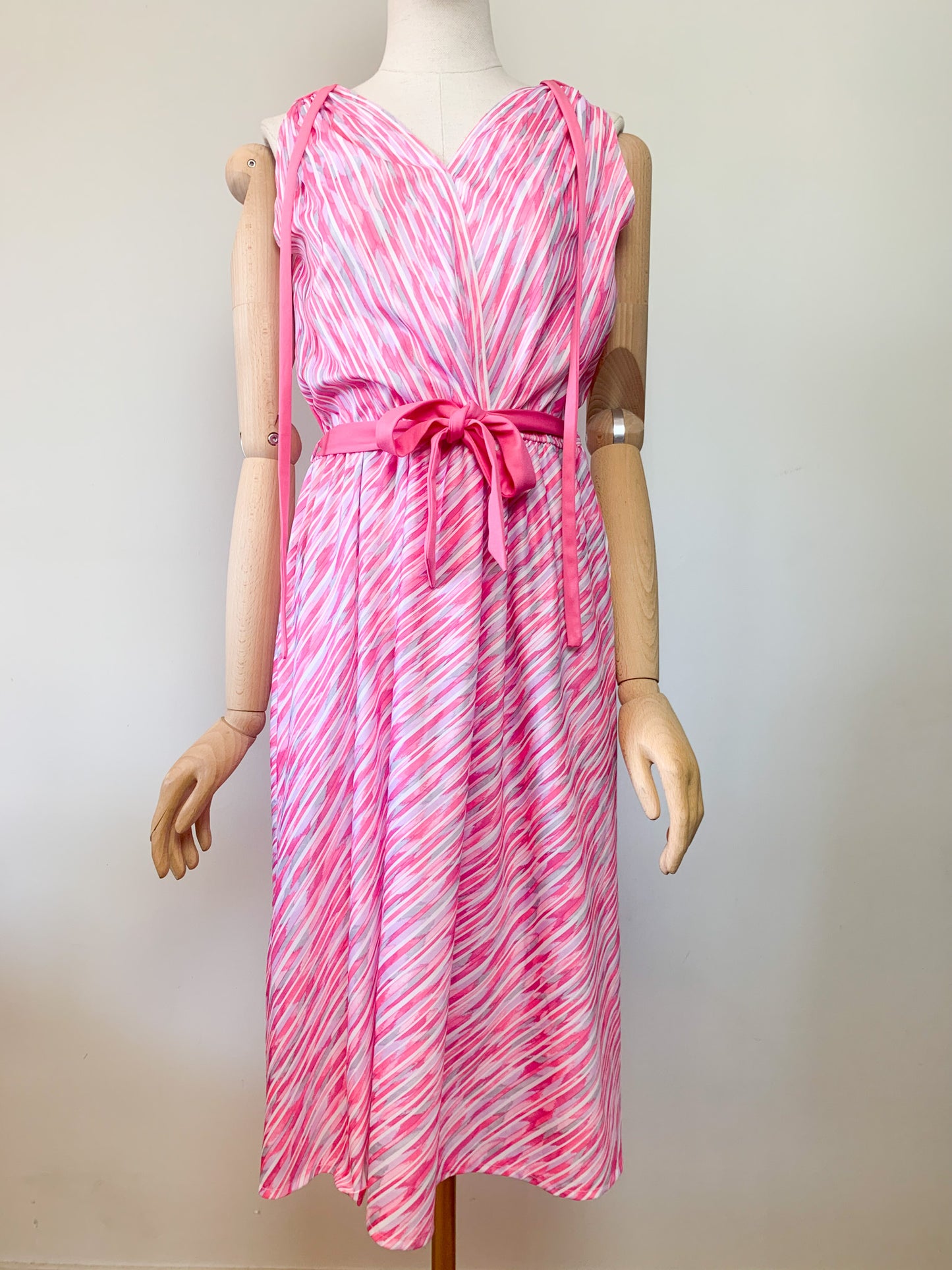 Robe midi fluide sans manche rayée rose et grise vintage