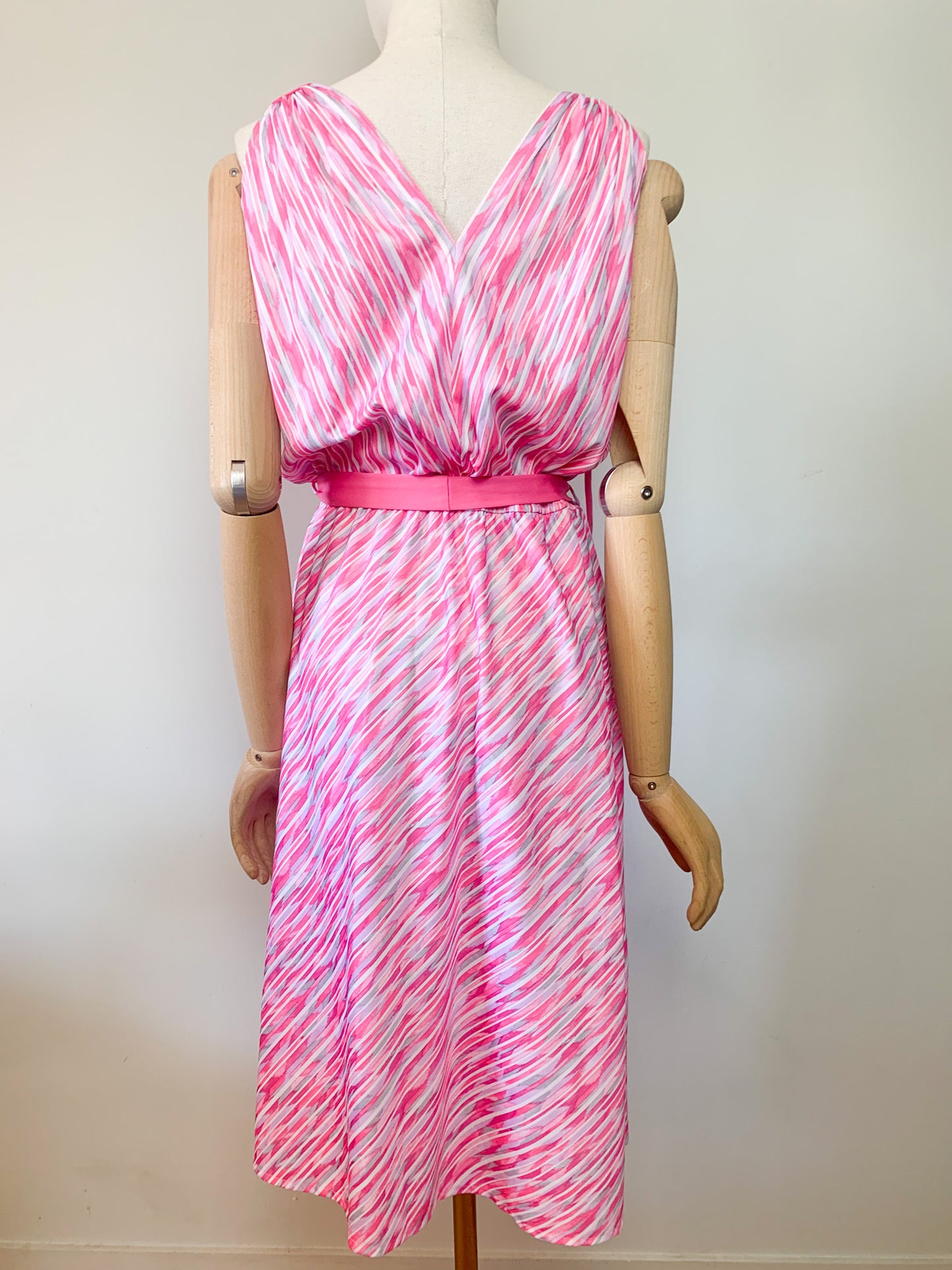 Robe midi fluide sans manche rayée rose et grise vintage