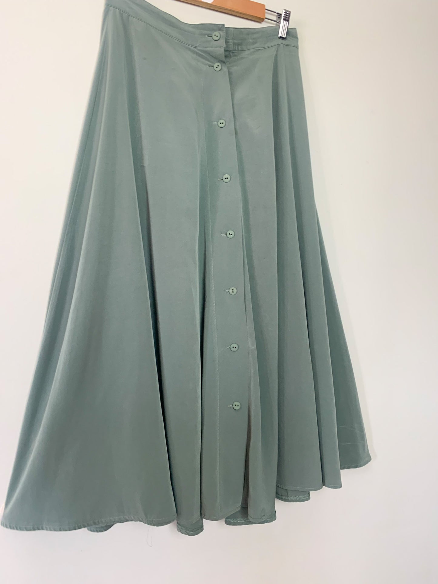 Ensemble blouse et jupe midi boutonnée kaki vintage Jousse #jousse #vintage #ensemble