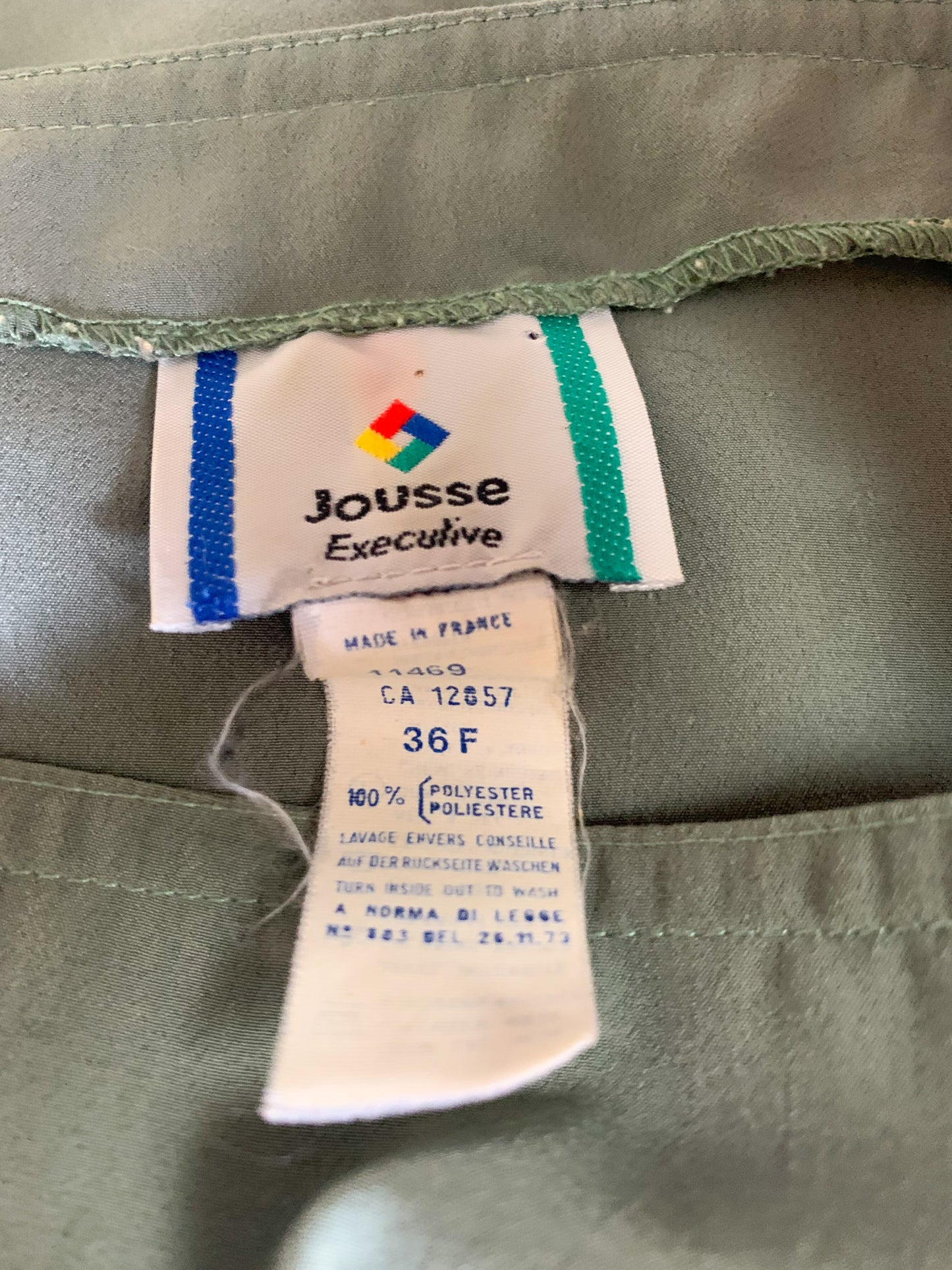 Ensemble blouse et jupe midi boutonnée kaki vintage Jousse #jousse #vintage #ensemble