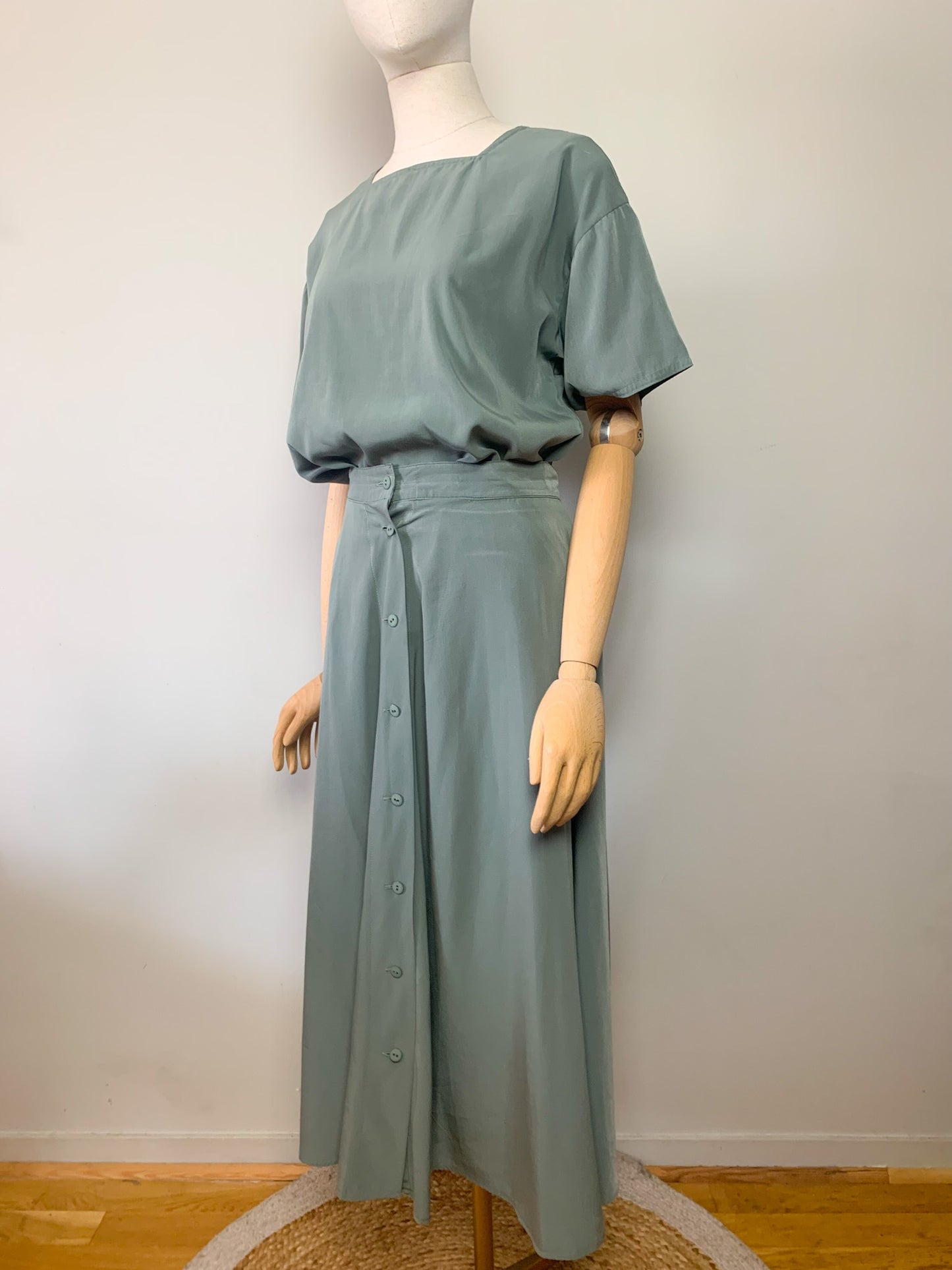 Ensemble blouse et jupe midi boutonnée kaki vintage Jousse #jousse #vintage #ensemble