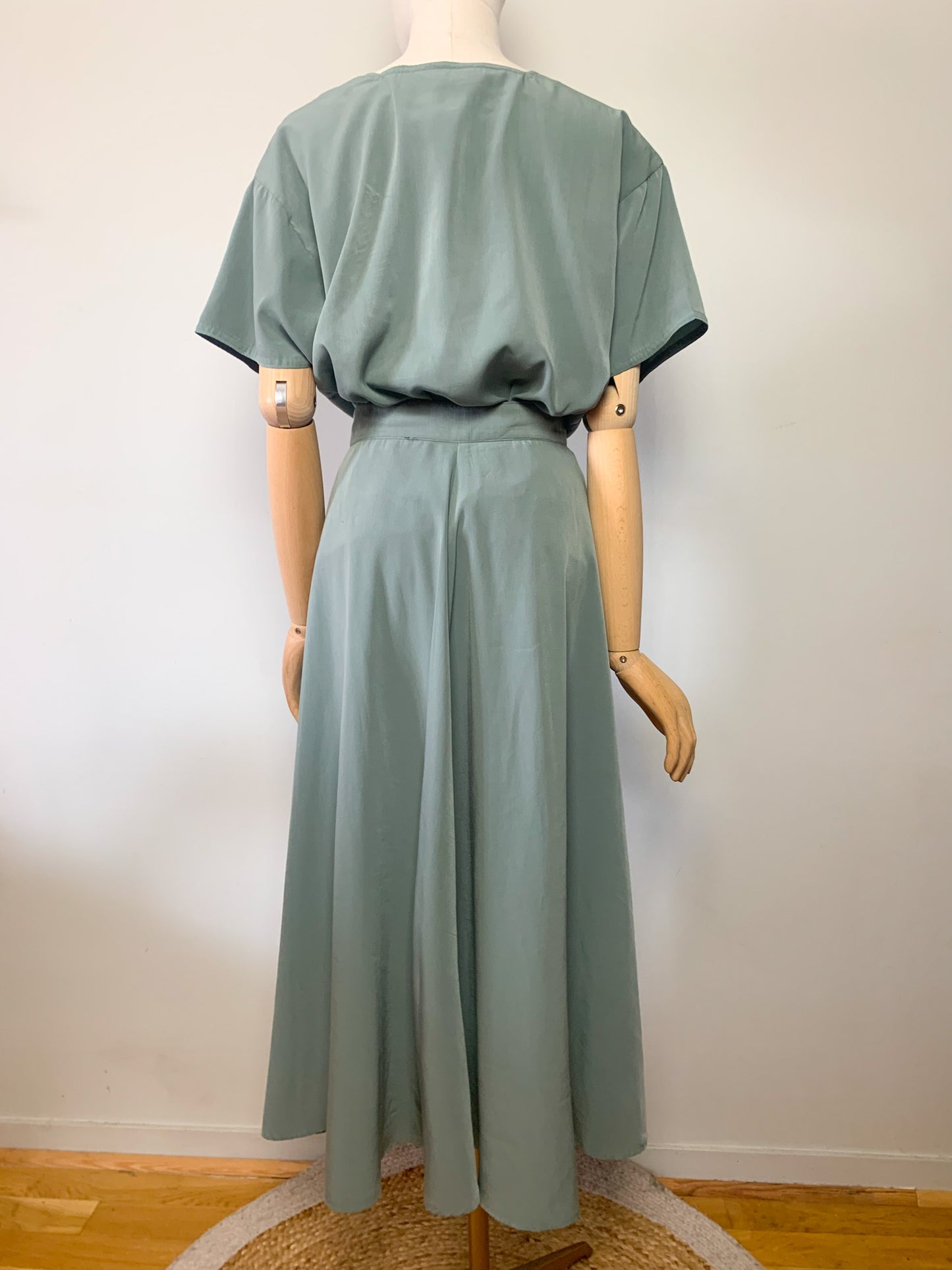Ensemble blouse et jupe midi boutonnée kaki vintage Jousse #jousse #vintage #ensemble