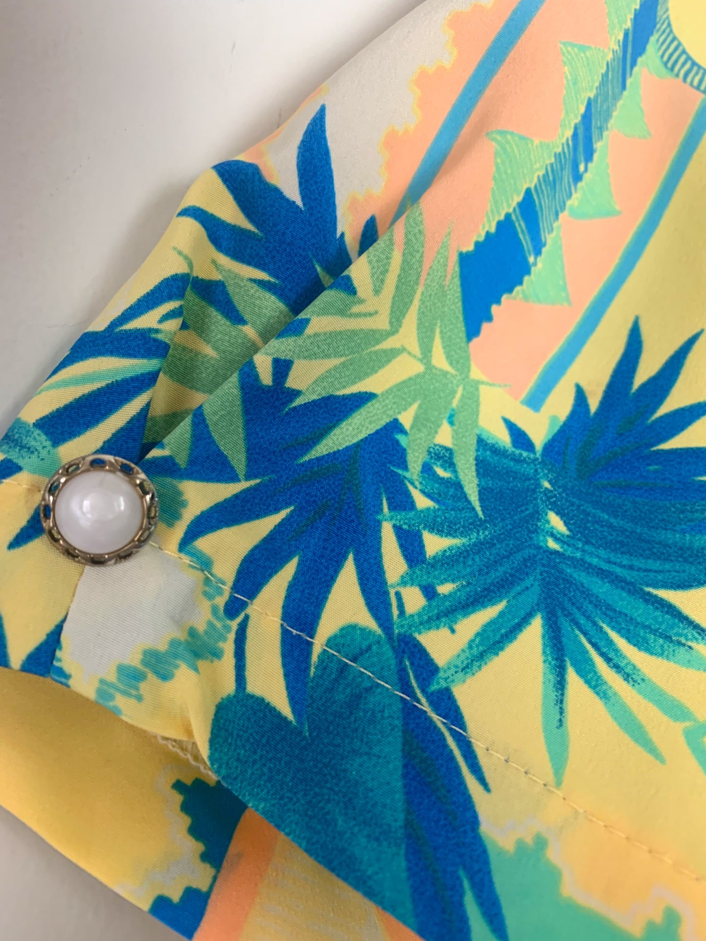 Chemise femme manches courtes jaune imprimé style hawaïen vintage