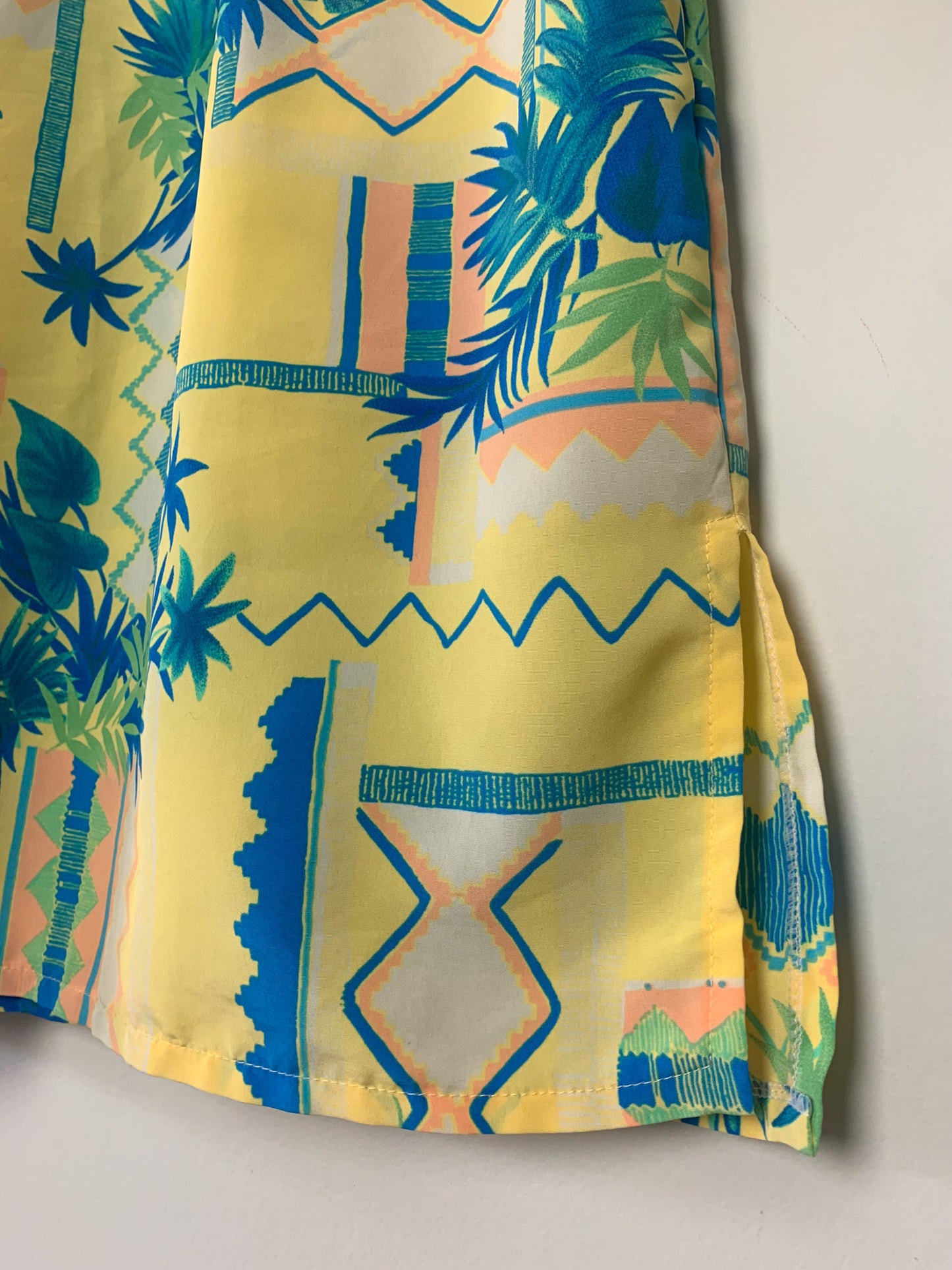 Chemise femme manches courtes jaune imprimé style hawaïen vintage