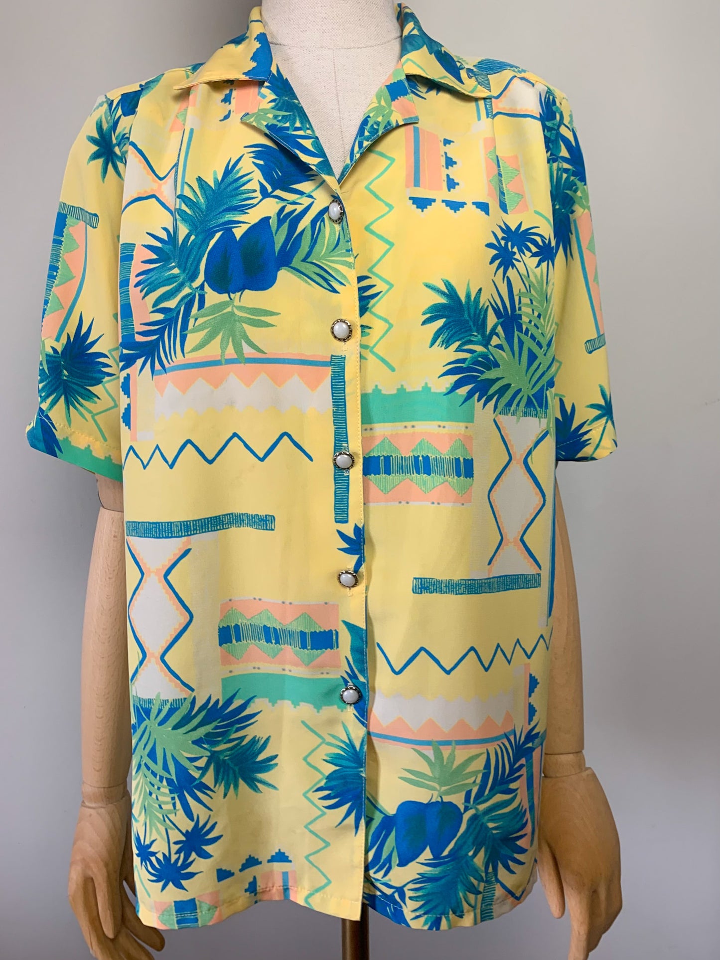 Chemise femme manches courtes jaune imprimé style hawaïen vintage