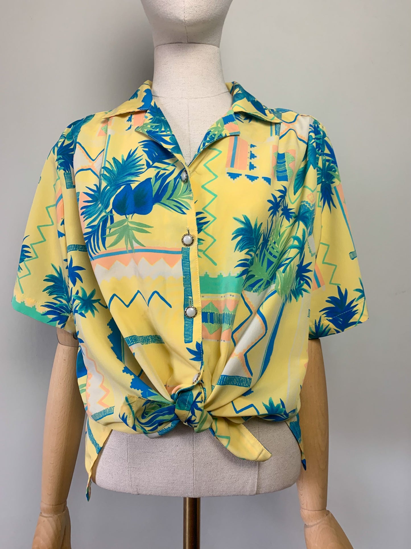 Chemise femme manches courtes jaune imprimé style hawaïen vintage