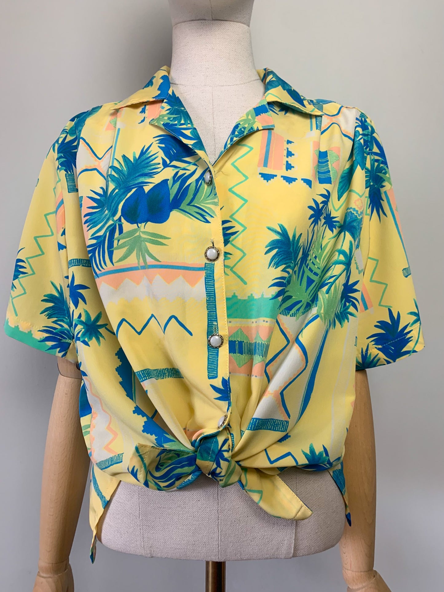 Chemise femme manches courtes jaune imprimé style hawaïen vintage
