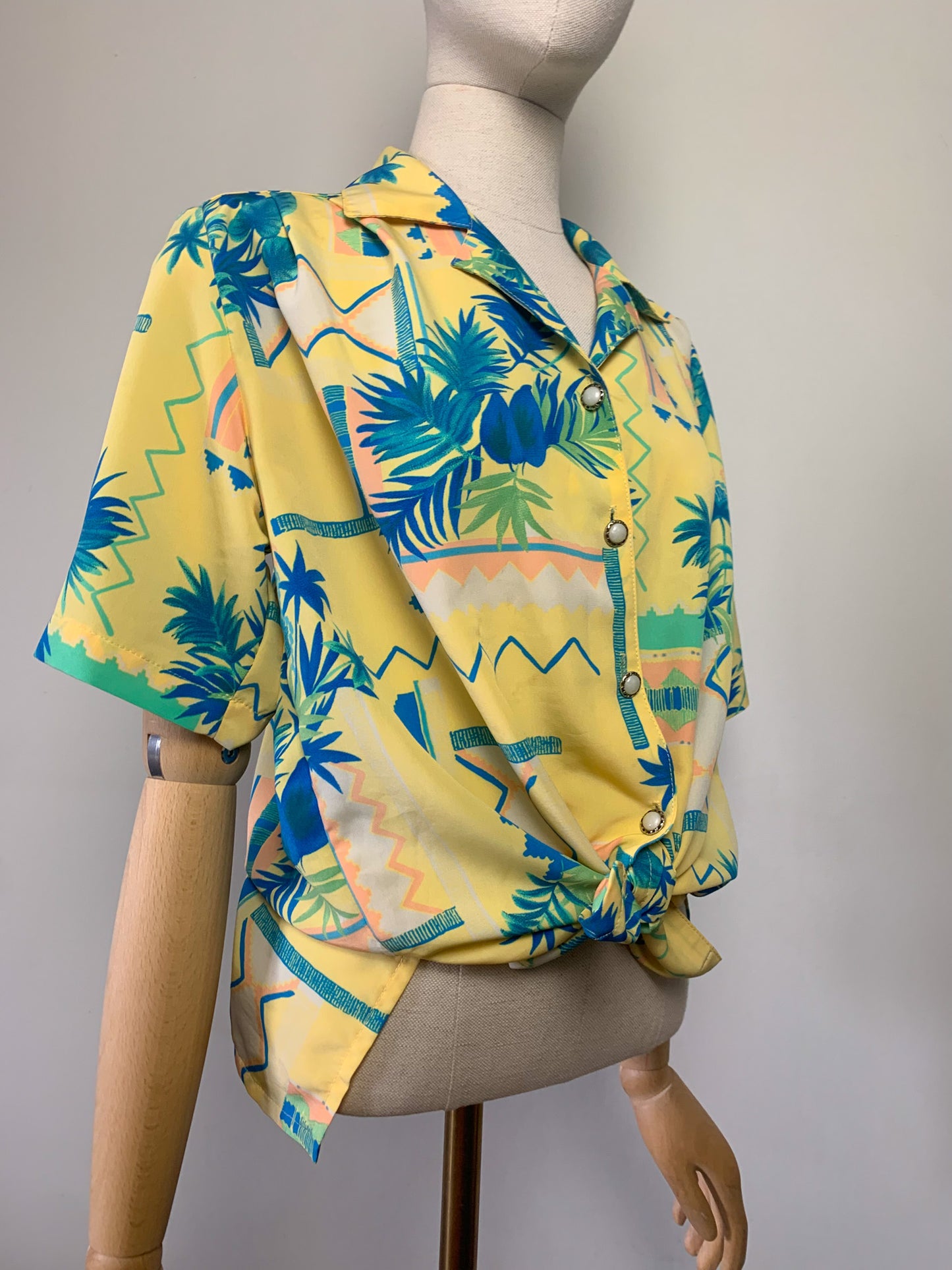 Chemise femme manches courtes jaune imprimé style hawaïen vintage