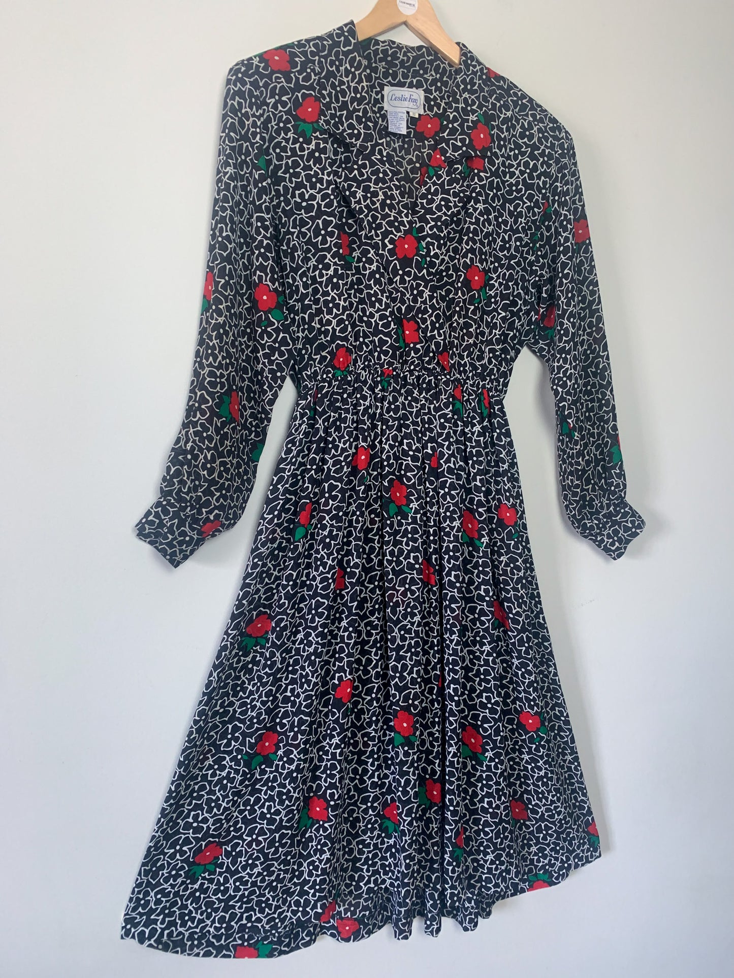 Robe Vintage LESLIE FAY - Imprimé Floral Noir, Rouge & Vert - Épaules Structurées - Années 80 - T. 40/42 FR (L)