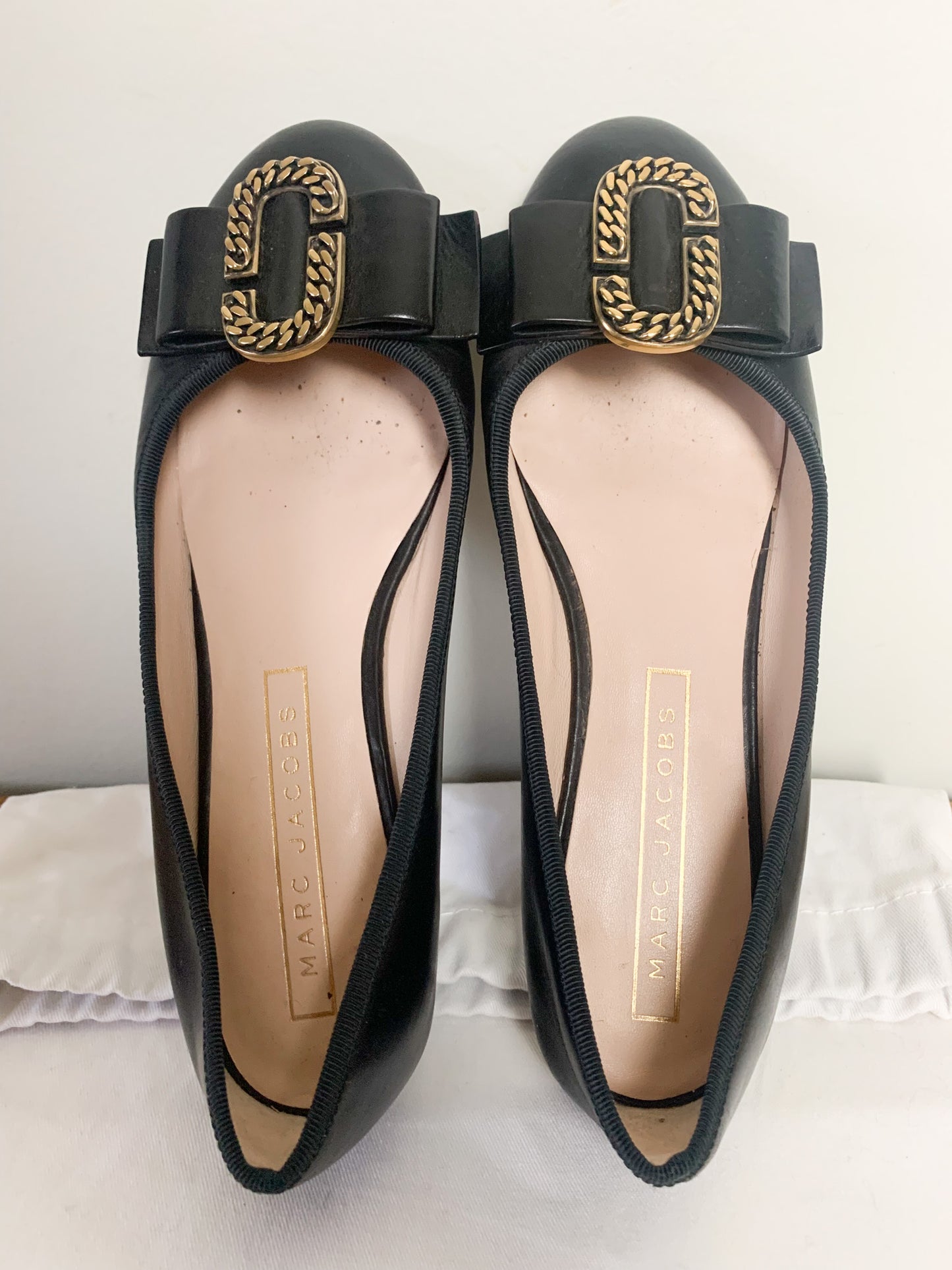 Ballerines Plates MARC JACOBS en Cuir Noir - Détail Boucle Dorée - T. 36
