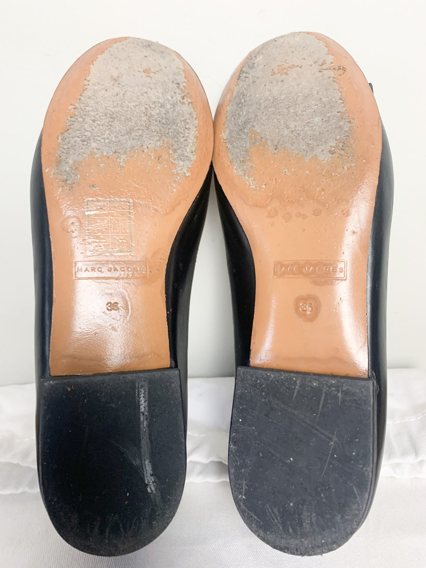 Ballerines Plates MARC JACOBS en Cuir Noir - Détail Boucle Dorée - T. 36