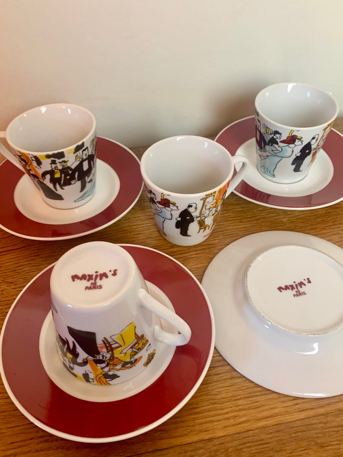 Lot de 4 tasses à café avec leurs sous-tasses vintage Maxim’s