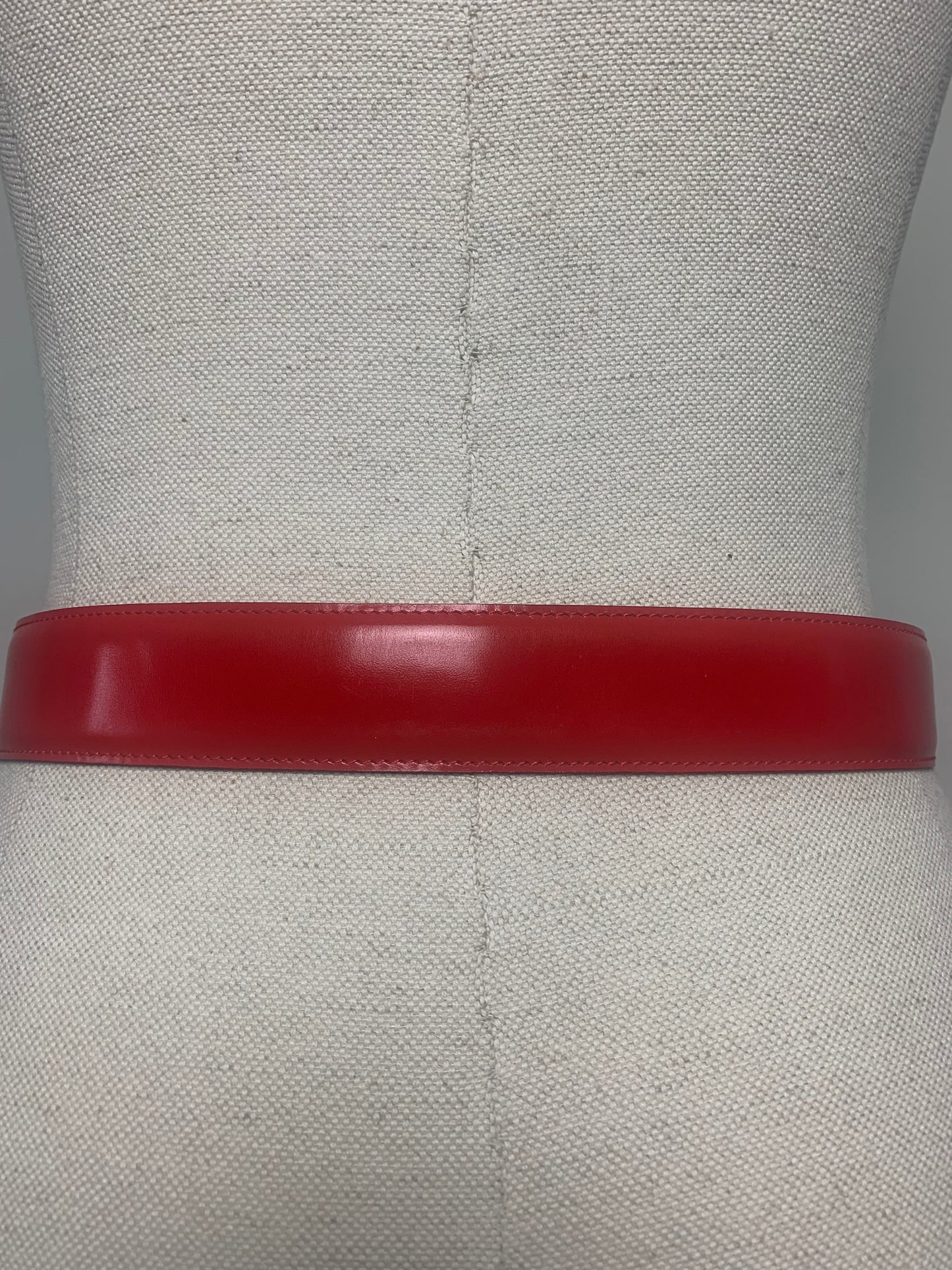 Ceinture en cuir vernis rouge vintage Moschino