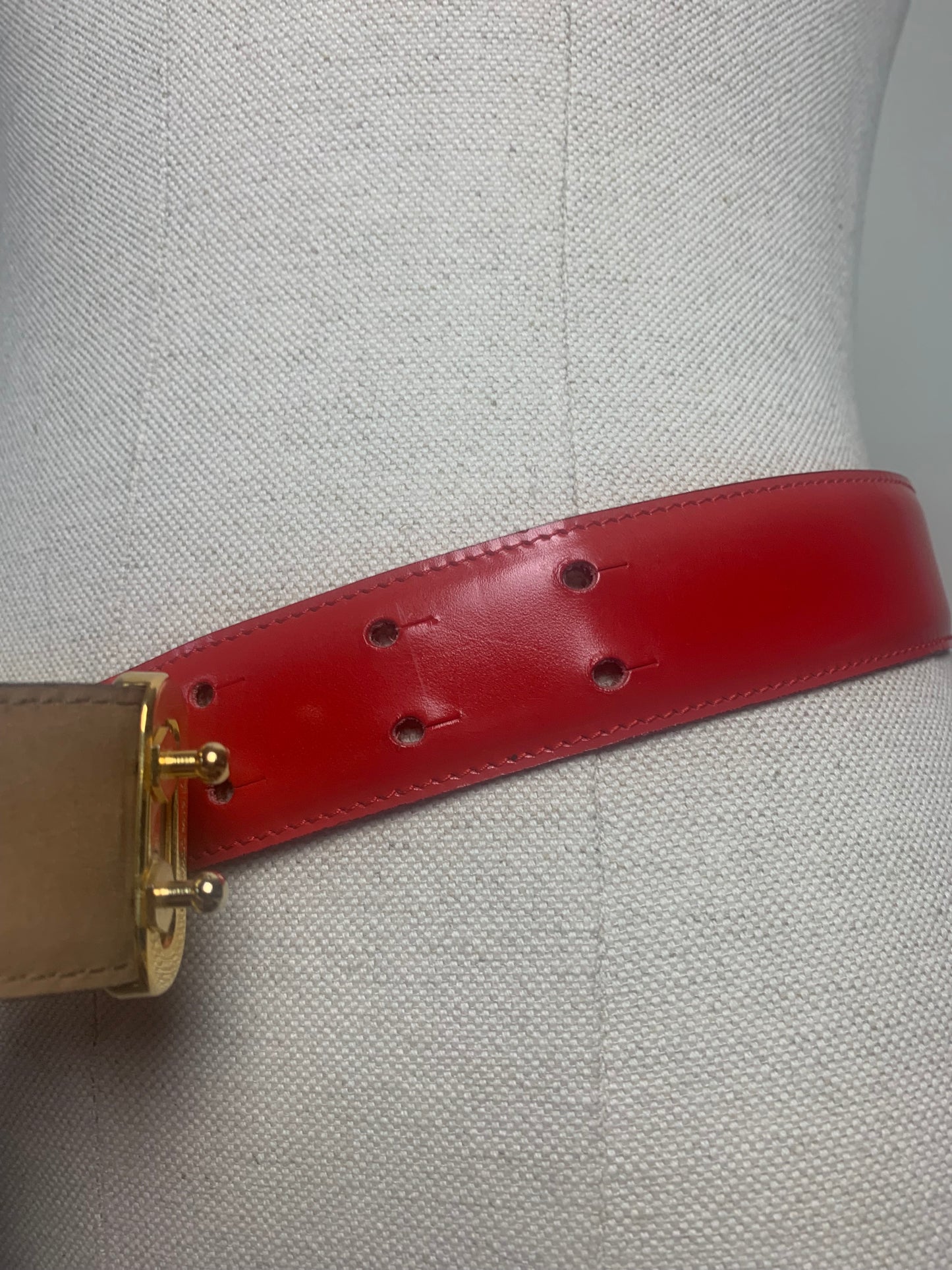 Ceinture en cuir vernis rouge vintage Moschino