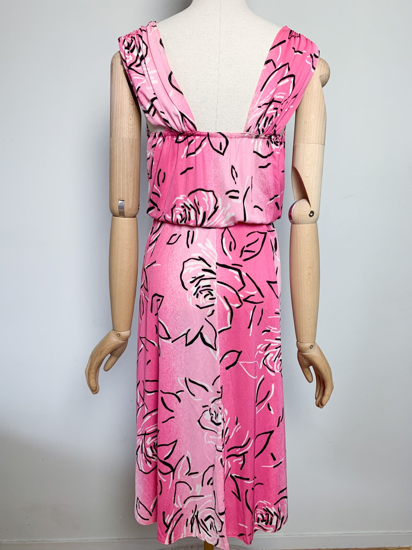 Robe vintage années 80 rose à imprimé floral stylisé #robes #vintage