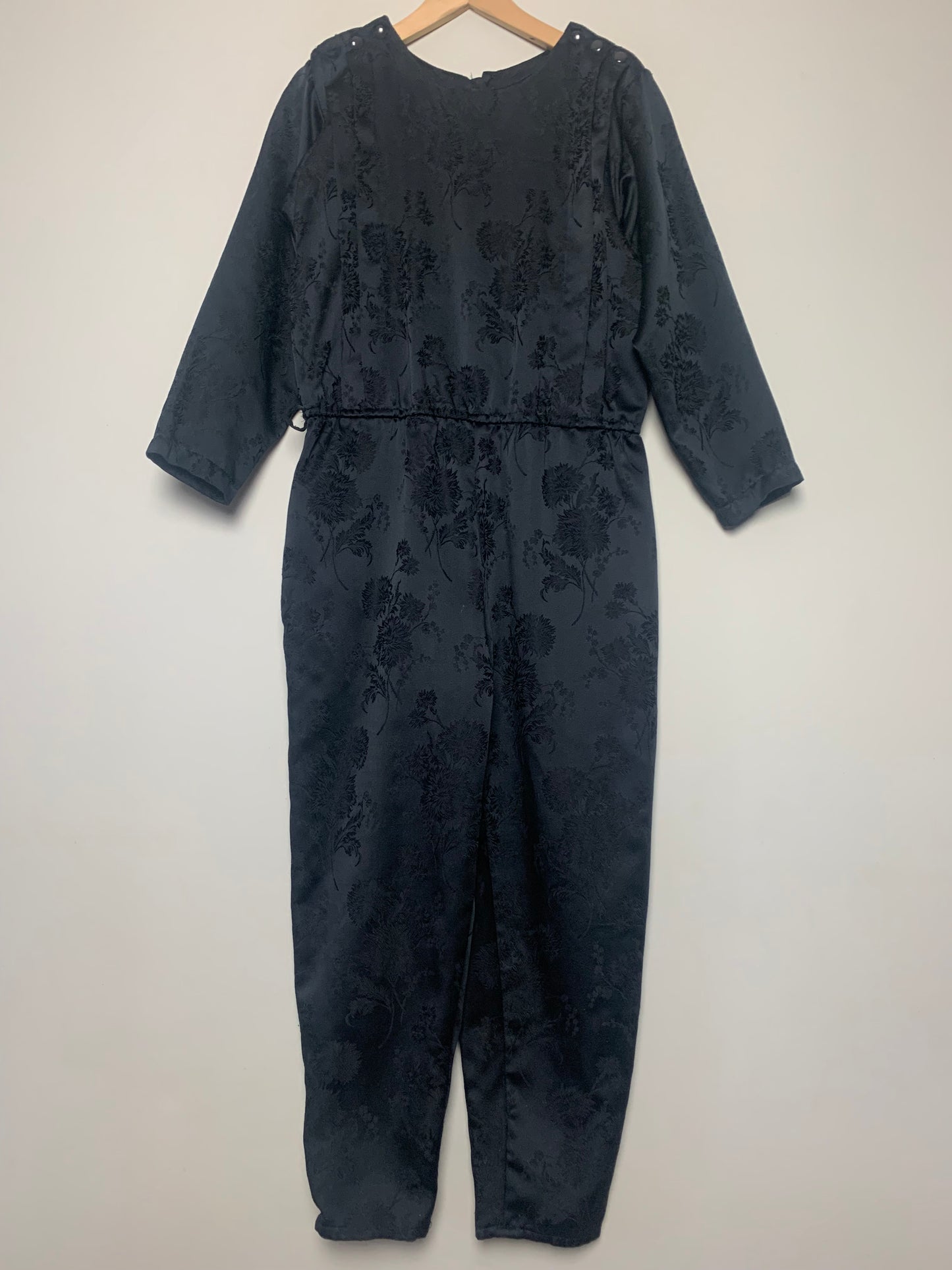 Combi-pantalon fluide noir sur imprimée fleurs vintage Marely’s
