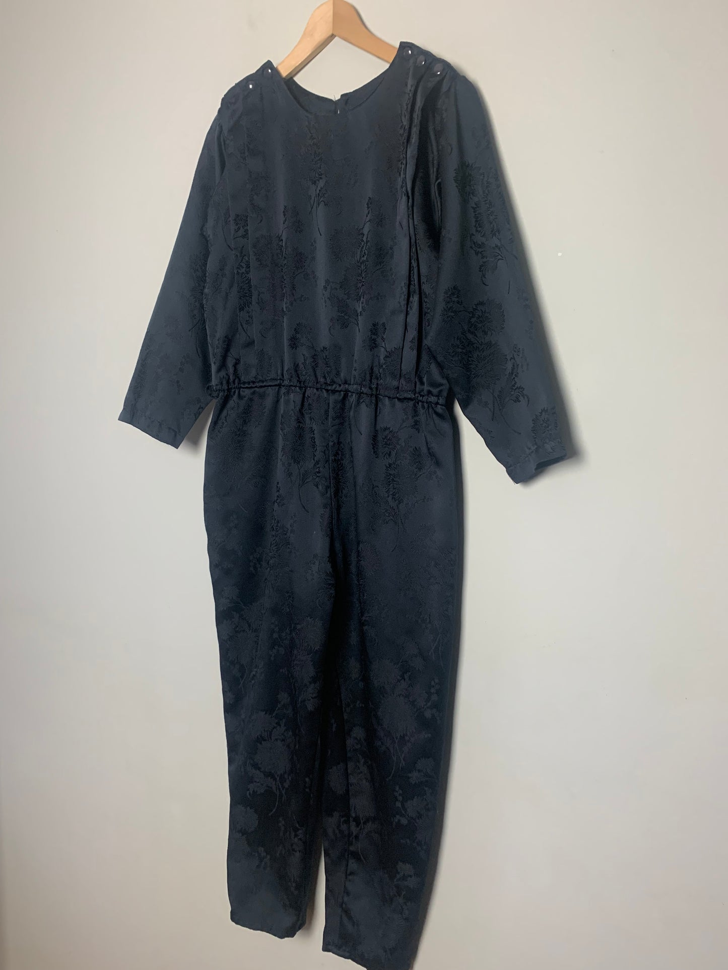 Combi-pantalon fluide noir sur imprimée fleurs vintage Marely’s