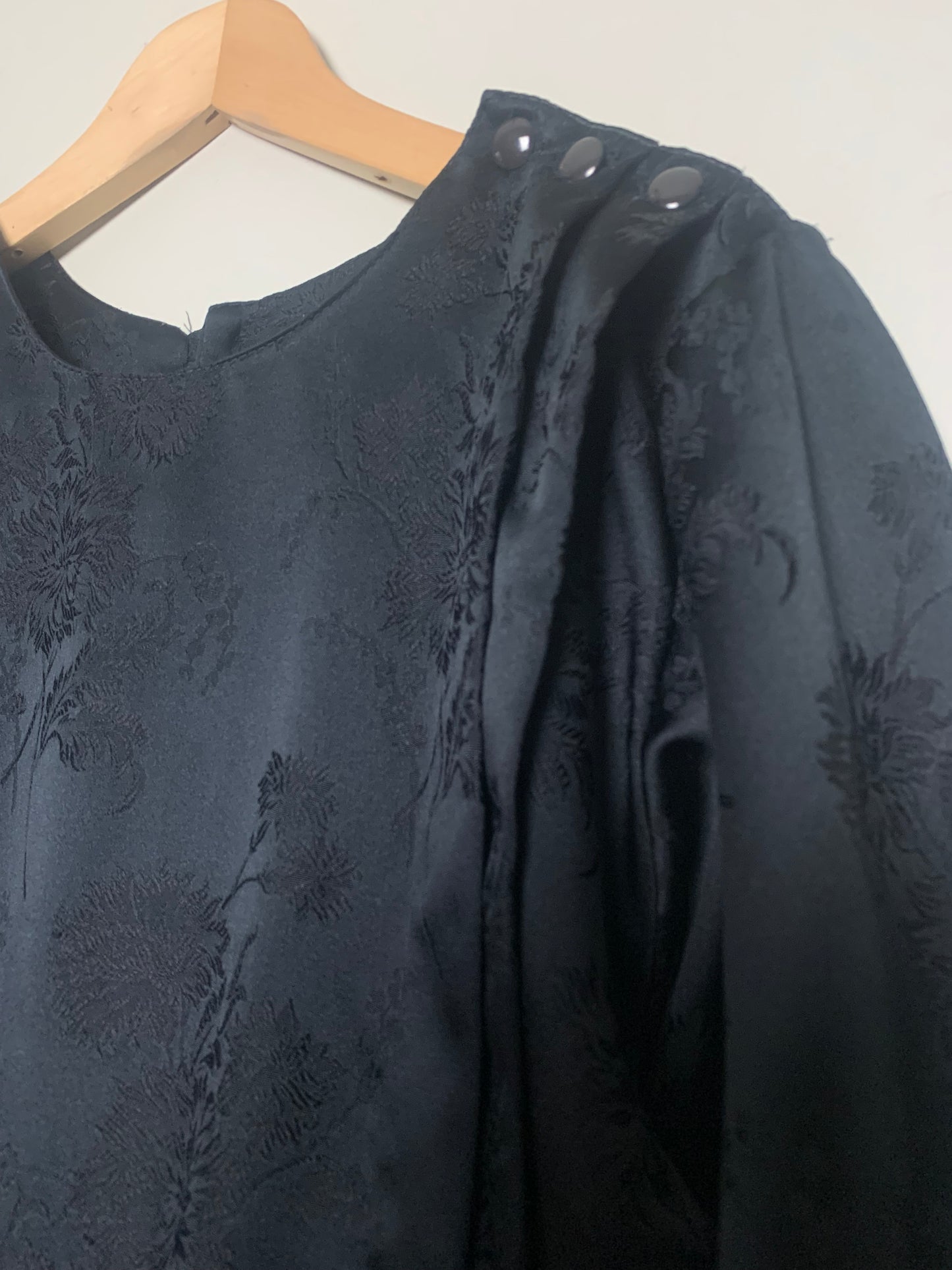 Combi-pantalon fluide noir sur imprimée fleurs vintage Marely’s
