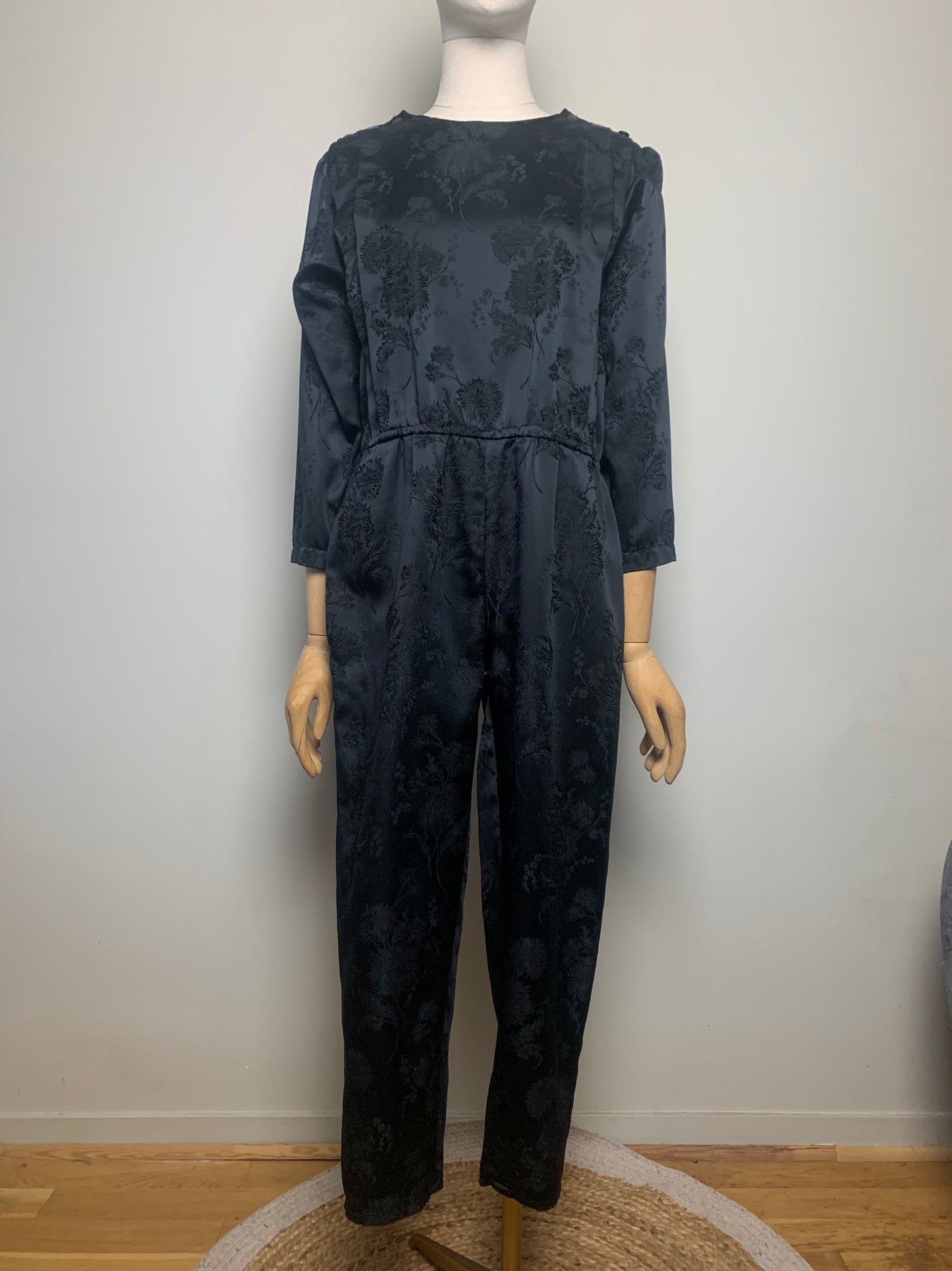 Combi-pantalon fluide noir sur imprimée fleurs vintage Marely’s