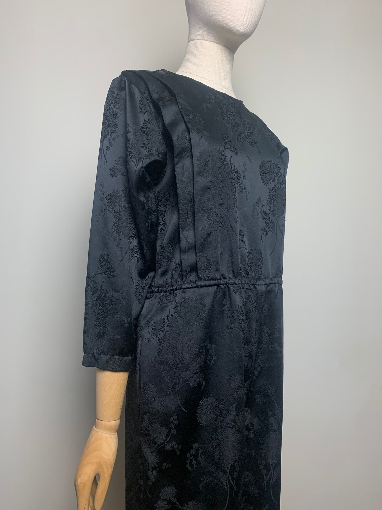 Combi-pantalon fluide noir sur imprimée fleurs vintage Marely’s