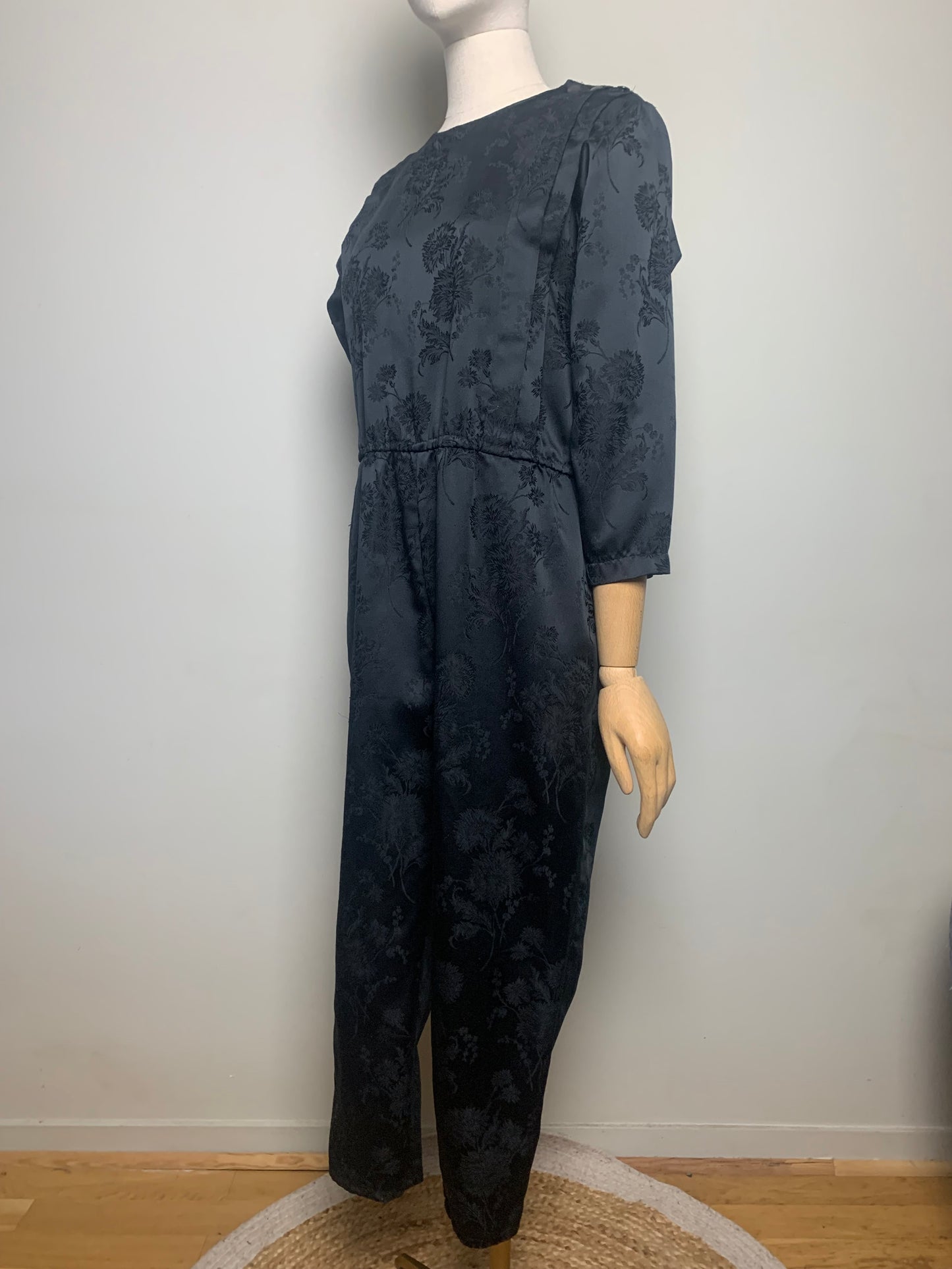 Combi-pantalon fluide noir sur imprimée fleurs vintage Marely’s