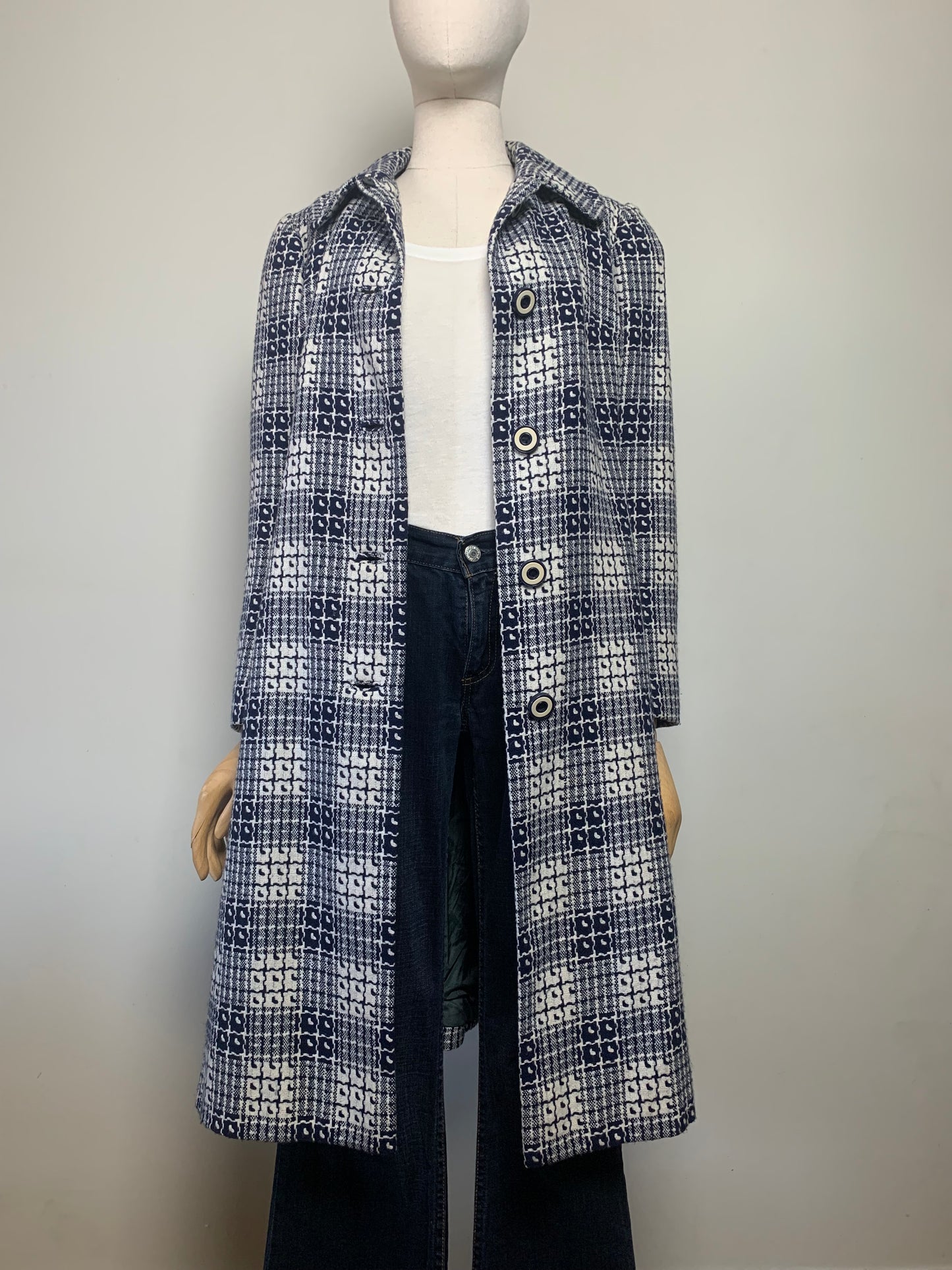 Manteau mi long en laine tissé marine et crème vintage