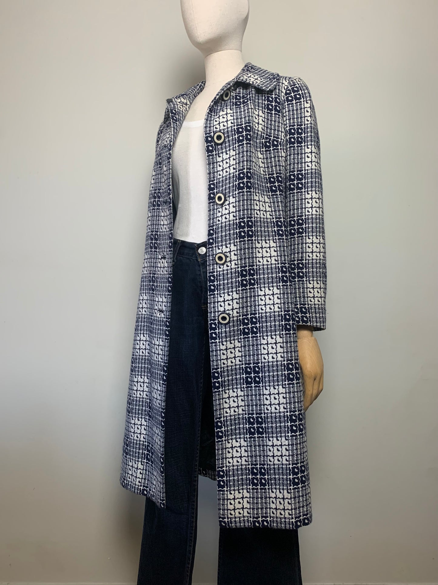 Manteau mi long en laine tissé marine et crème vintage