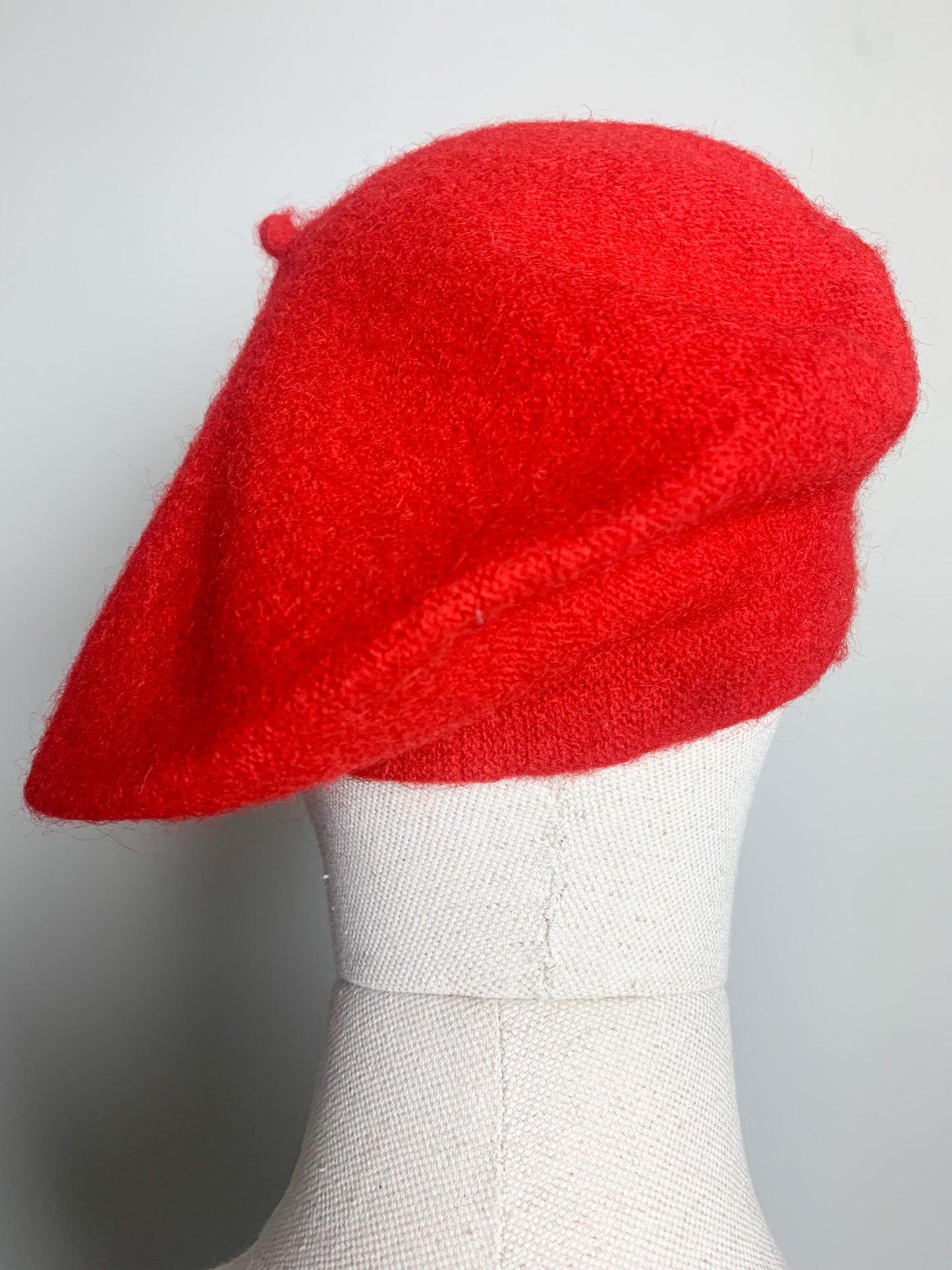 Béret Rouge Vif Classique - Mélange Laine & Acrylique - Neuf / Jamais Porté - Accessoire Intemporel