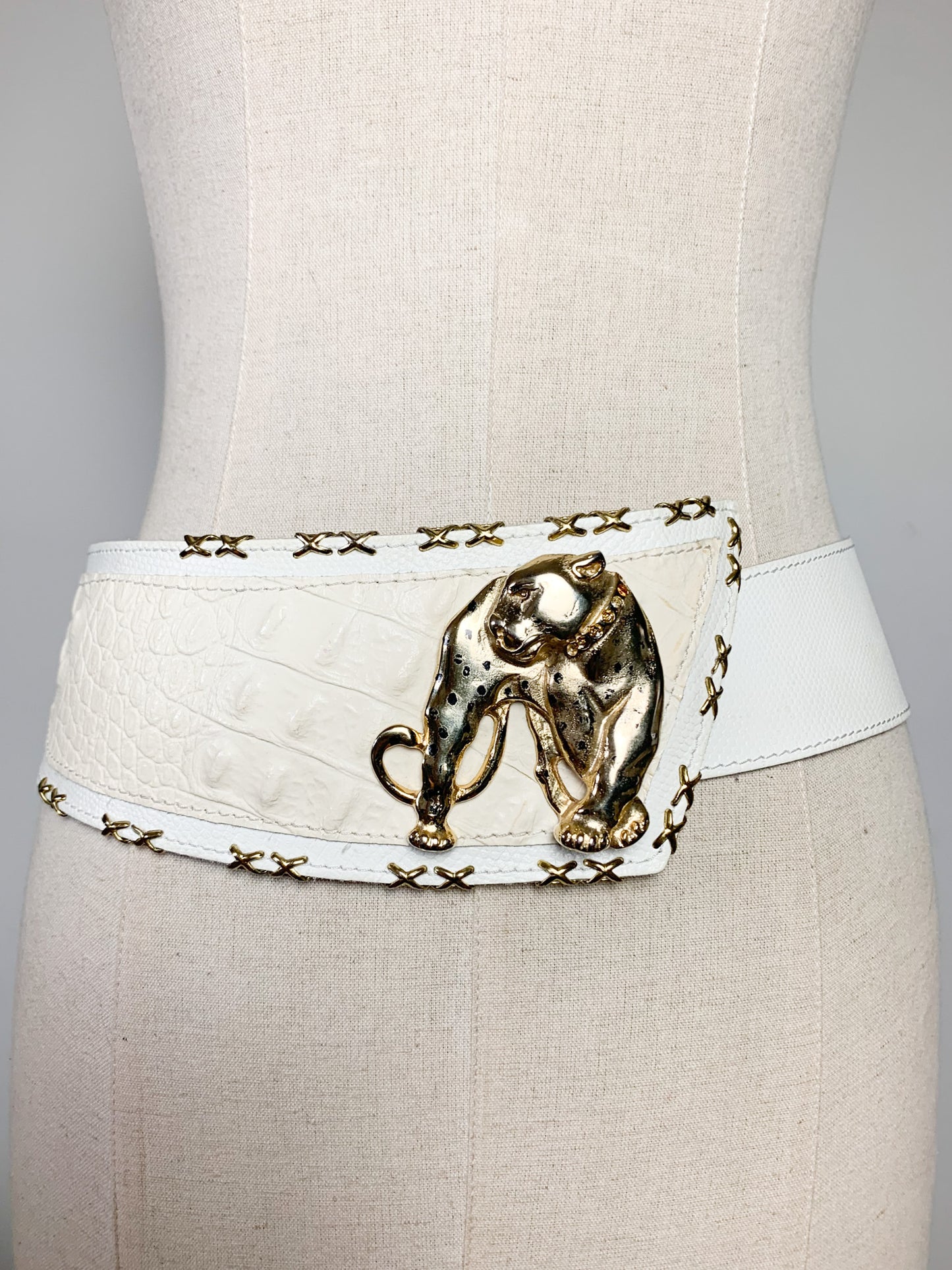 Ceinture maxi blanche avec panthère dorée et strass vintage