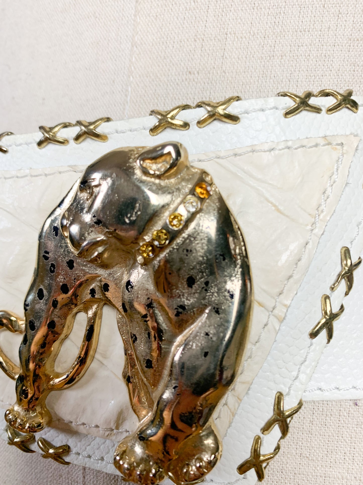 Ceinture maxi blanche avec panthère dorée et strass vintage