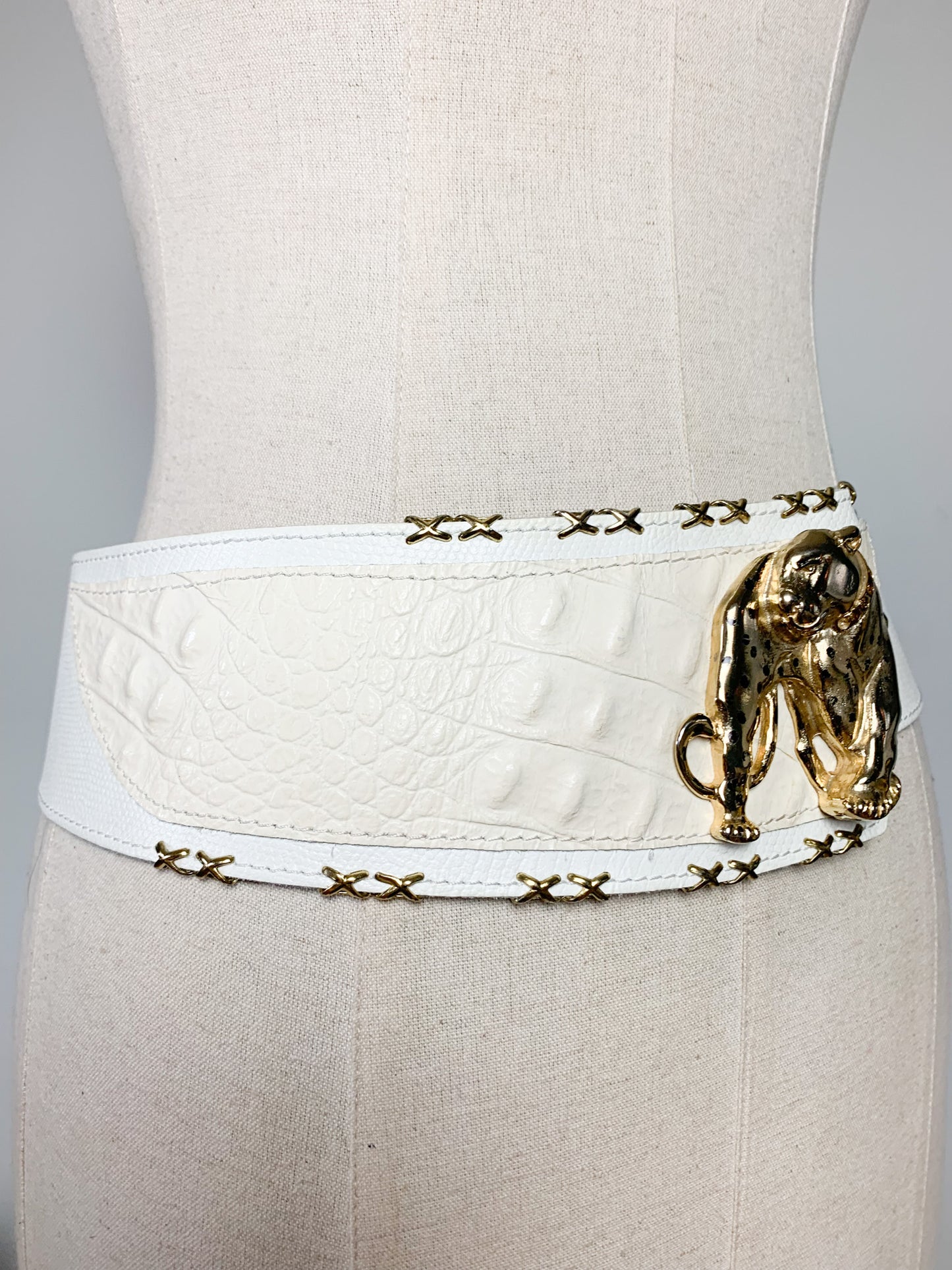 Ceinture maxi blanche avec panthère dorée et strass vintage